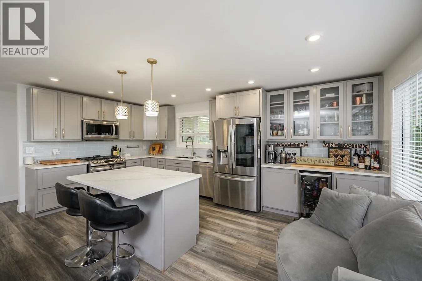 7190 THOMPSON DRIVE