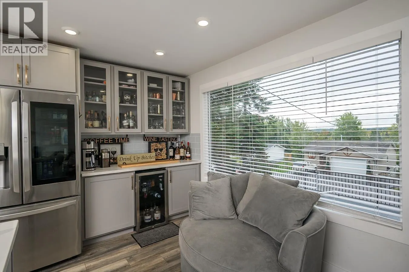 7190 THOMPSON DRIVE