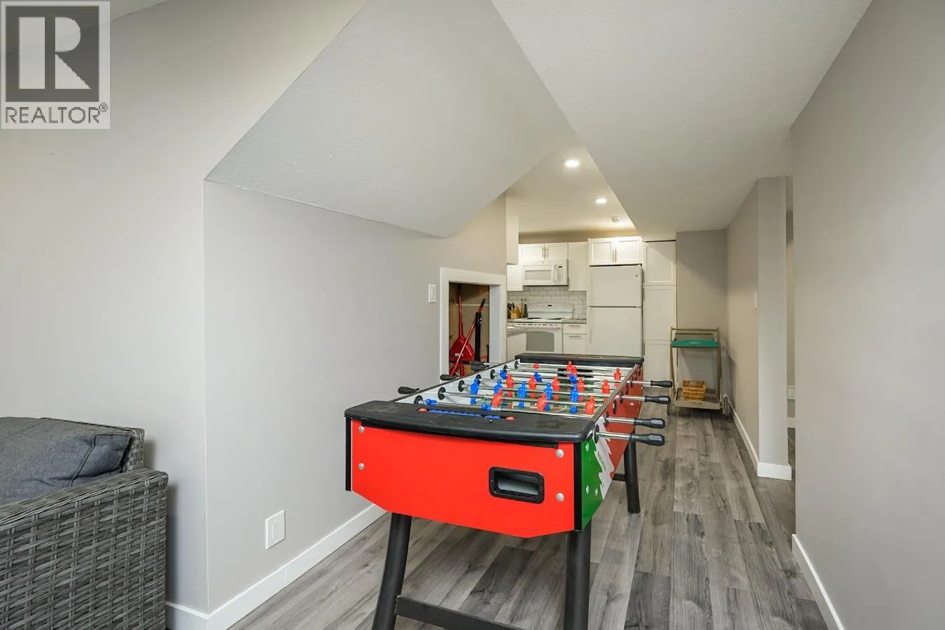 7190 THOMPSON DRIVE