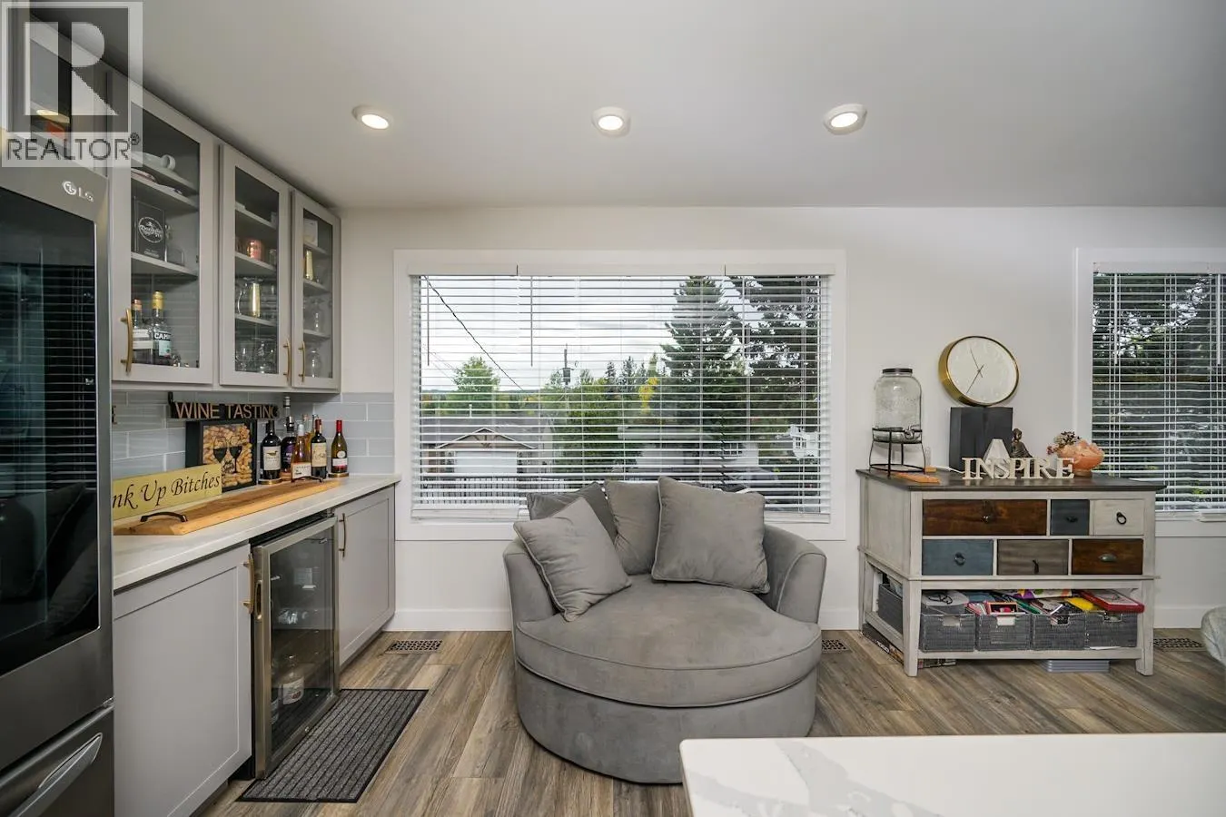 7190 THOMPSON DRIVE