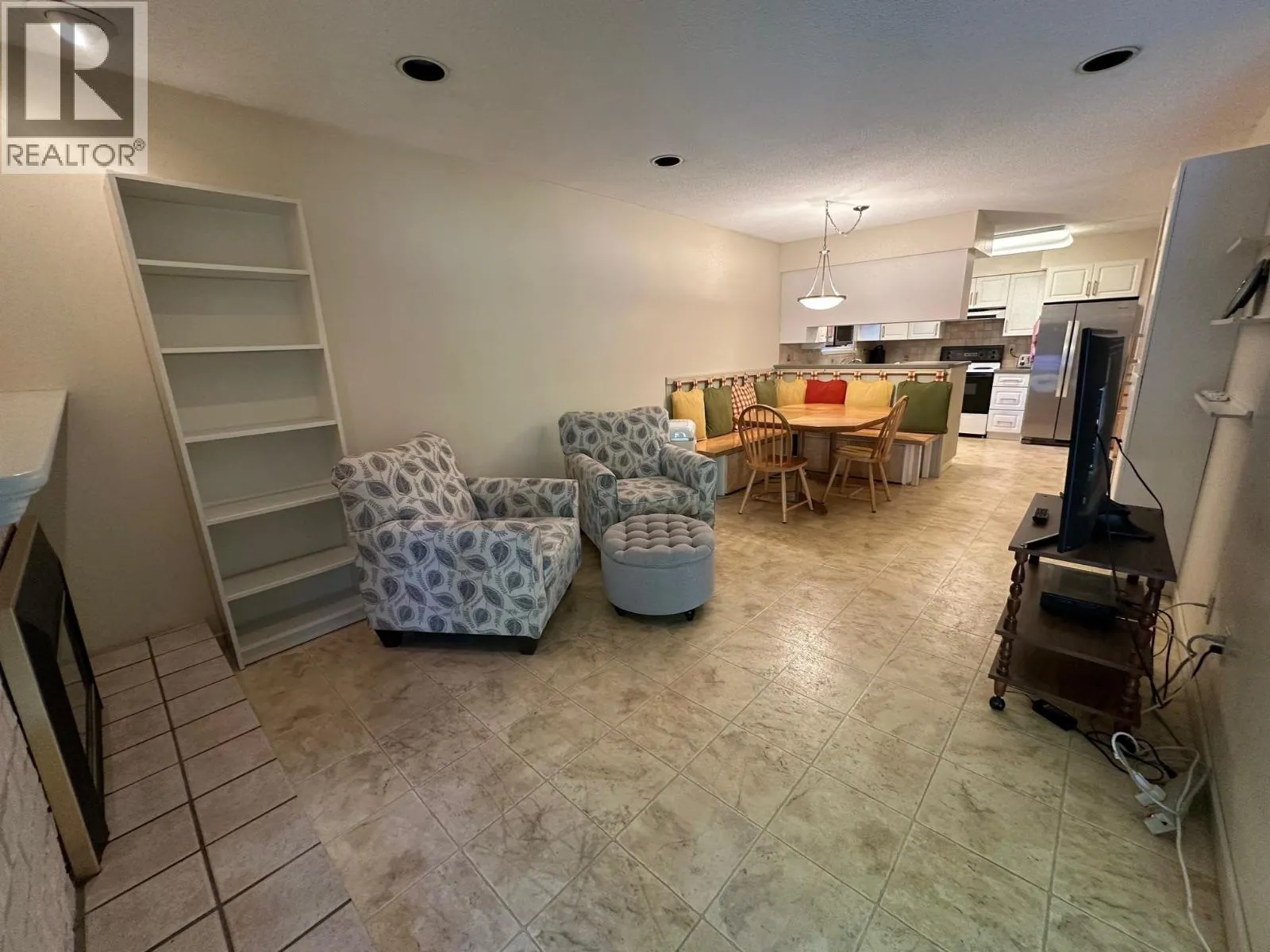 9360 PARKSVILLE DRIVE