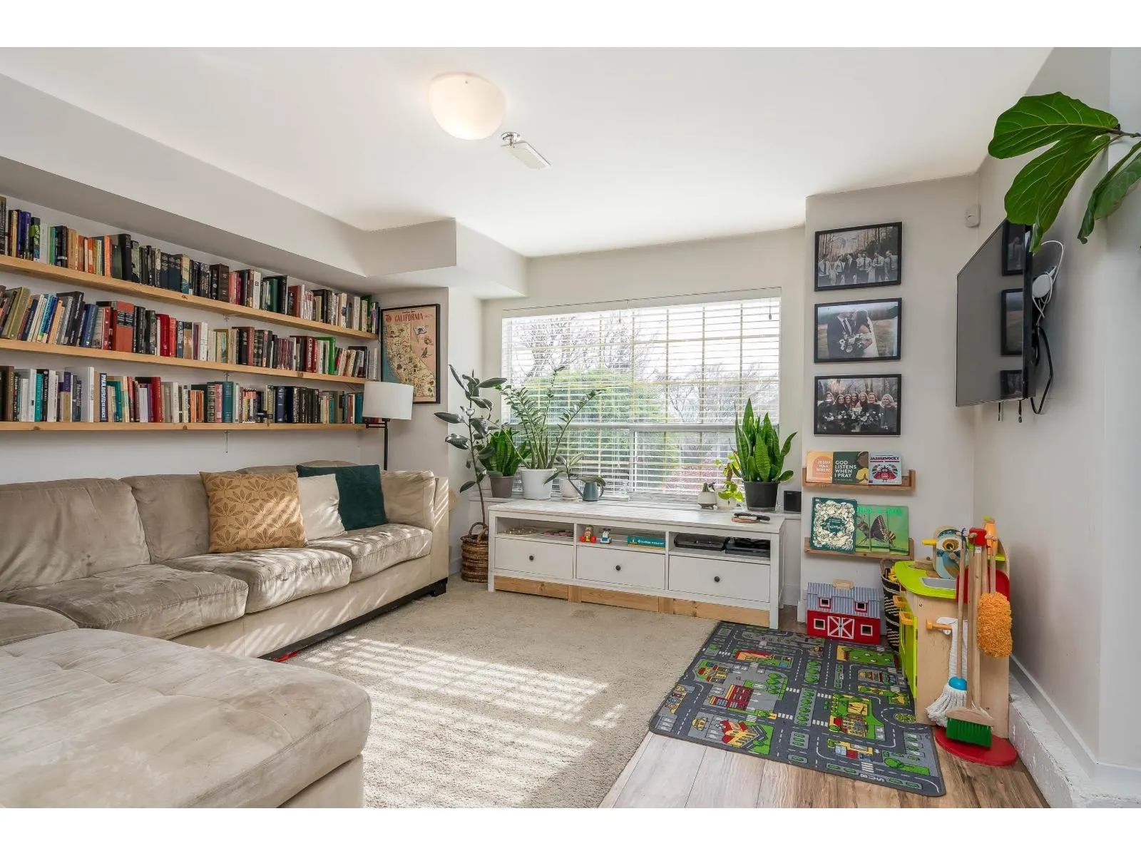 2245 FOOTHILLS COURT
