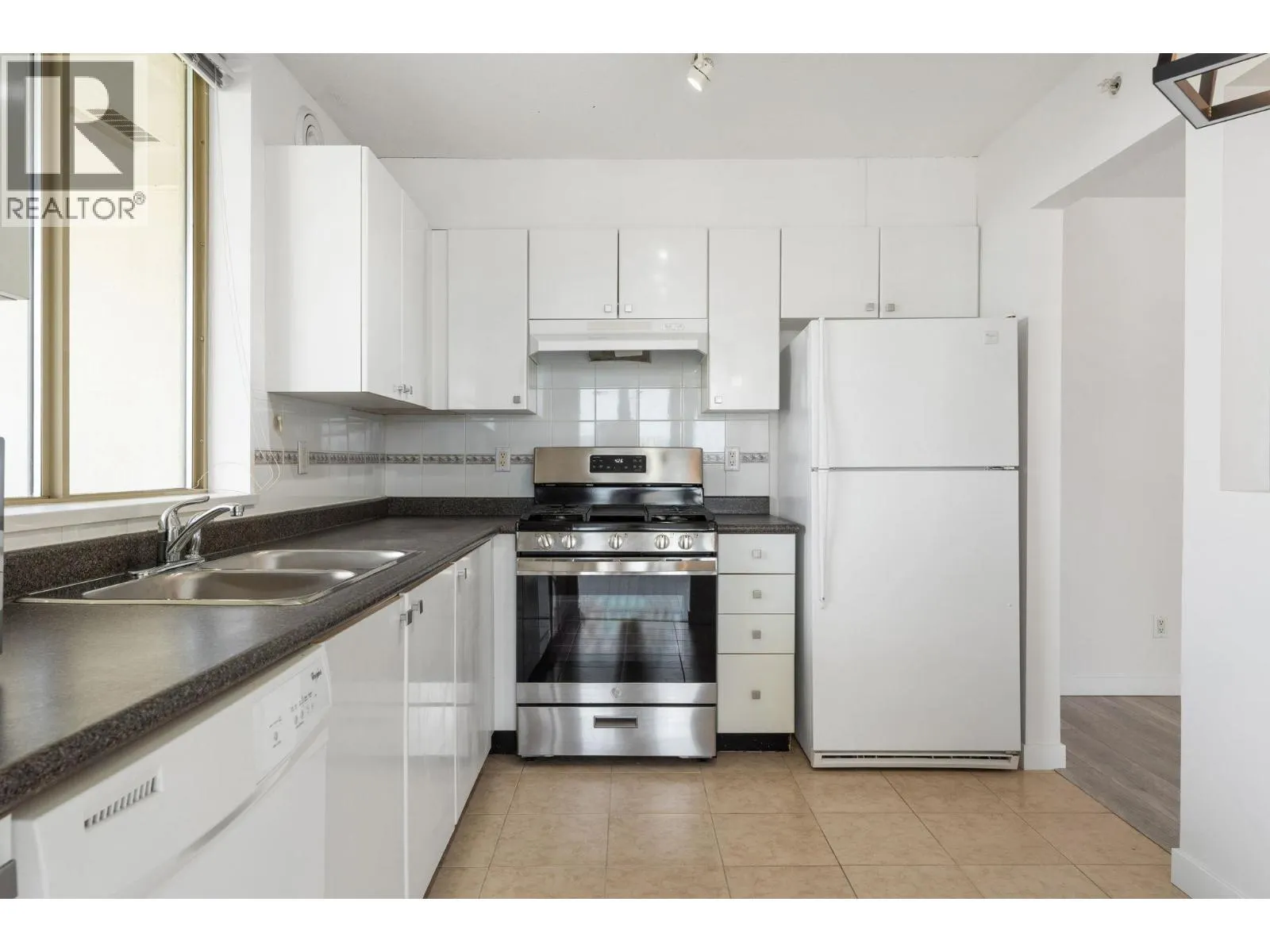 1105 8238 SABA ROAD