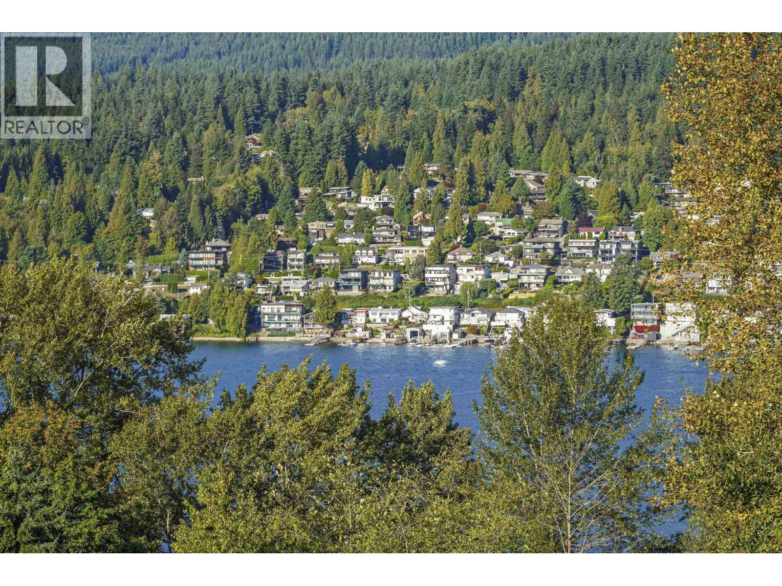 311 121 SHORELINE CIRCLE