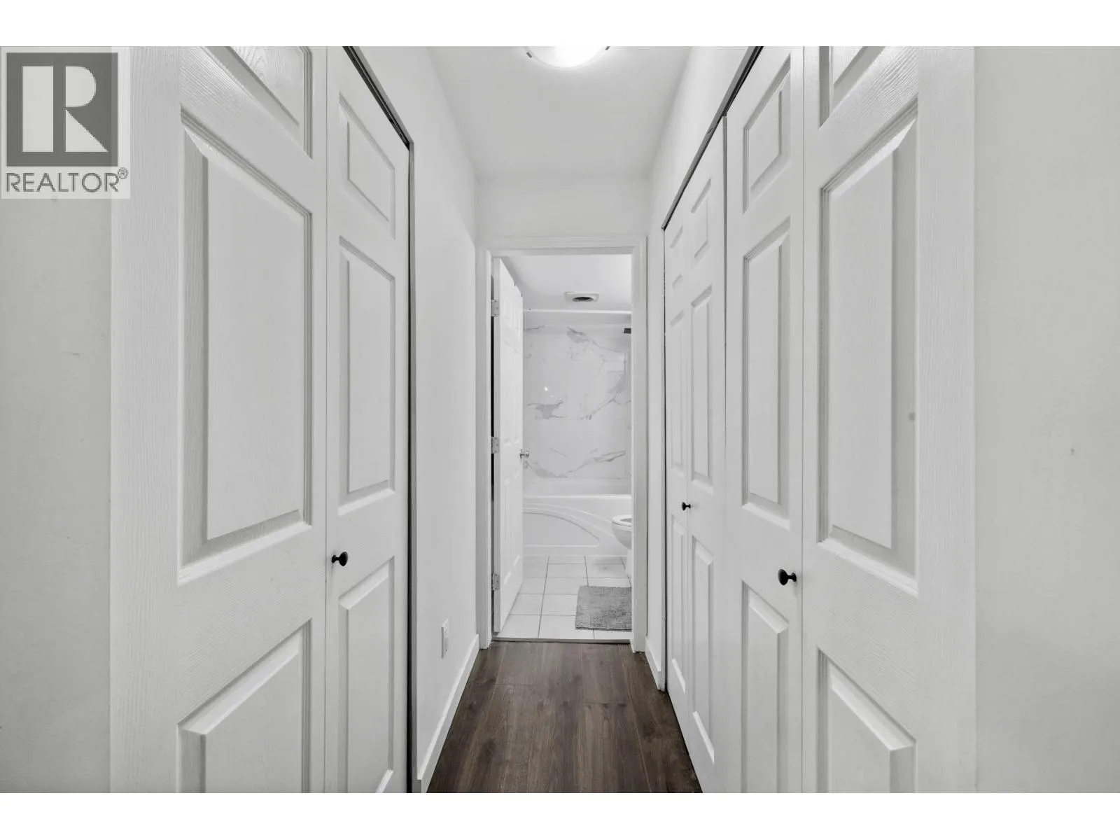 311 121 SHORELINE CIRCLE