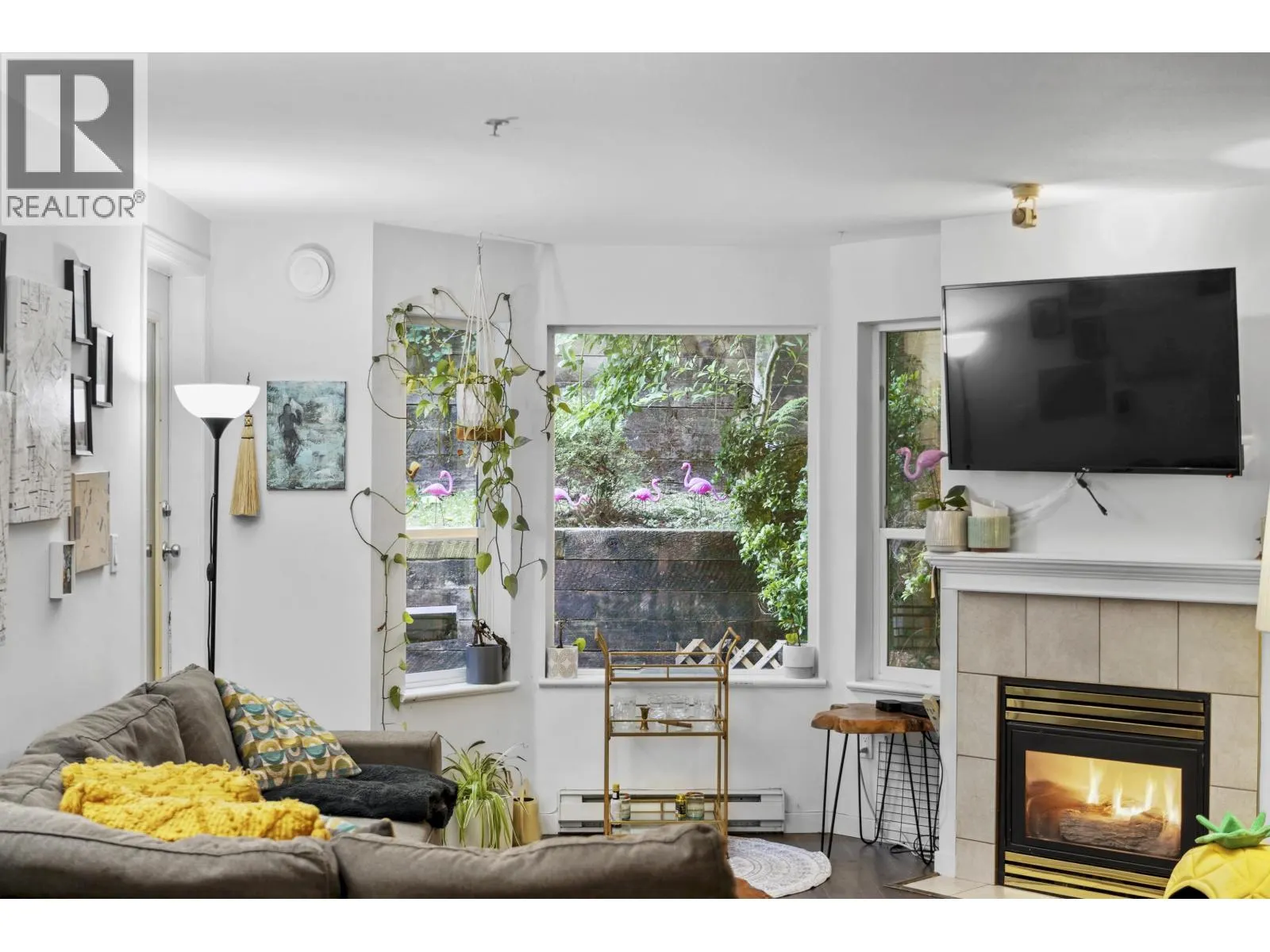 311 121 SHORELINE CIRCLE