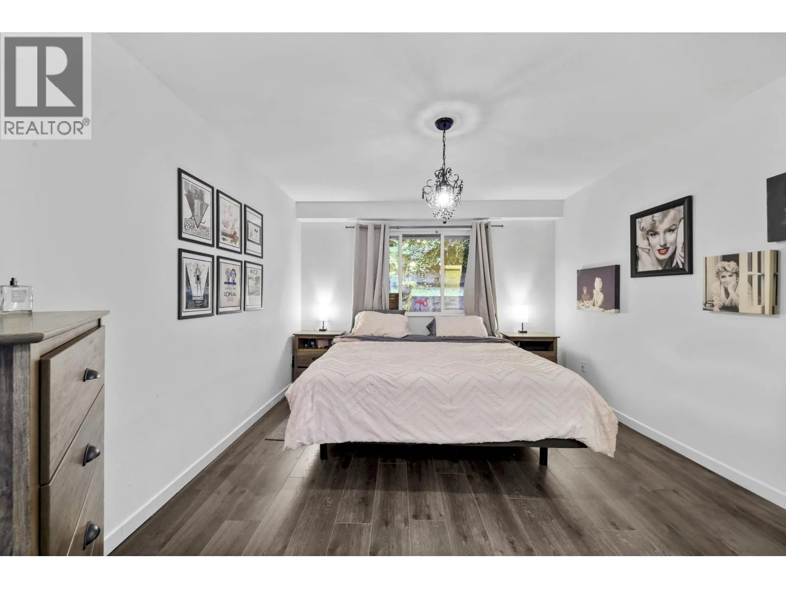 311 121 SHORELINE CIRCLE