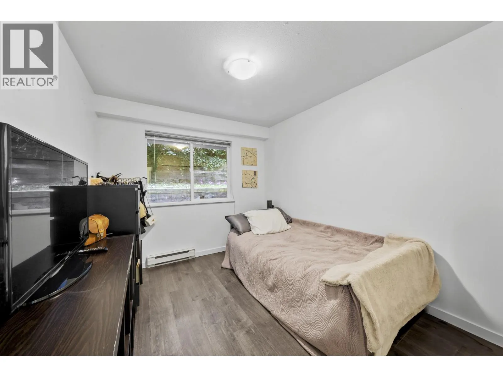 311 121 SHORELINE CIRCLE