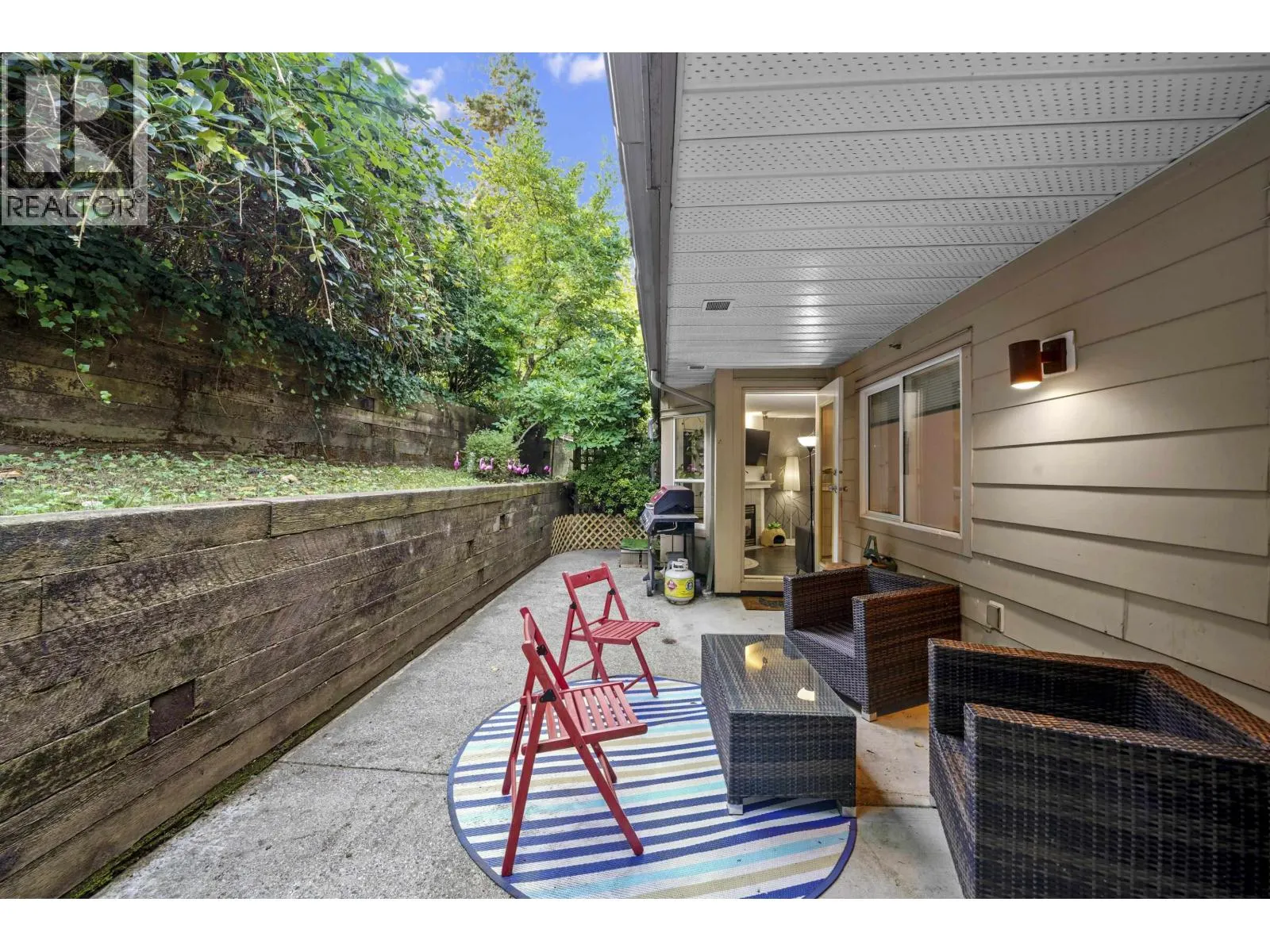 311 121 SHORELINE CIRCLE