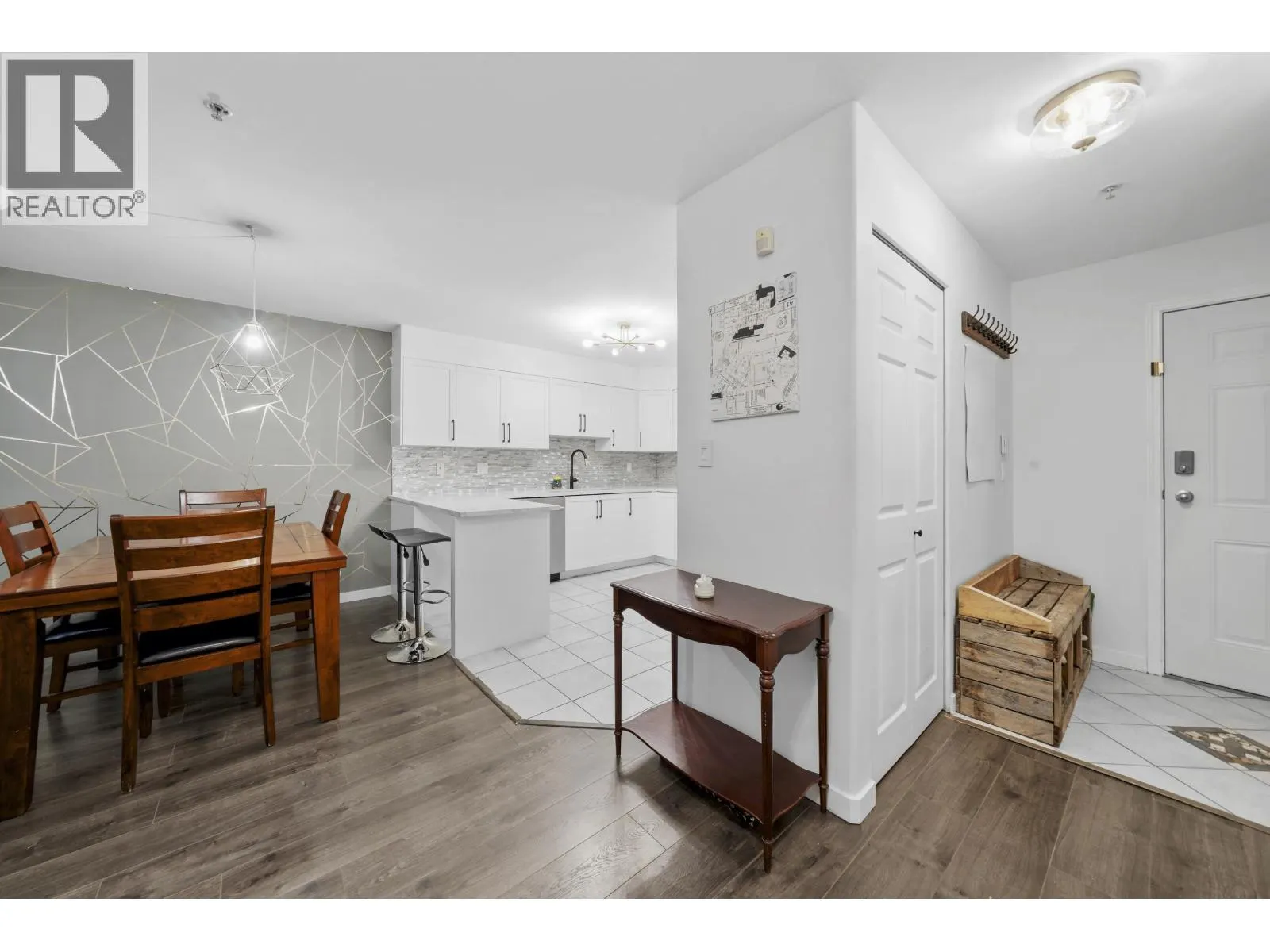 311 121 SHORELINE CIRCLE
