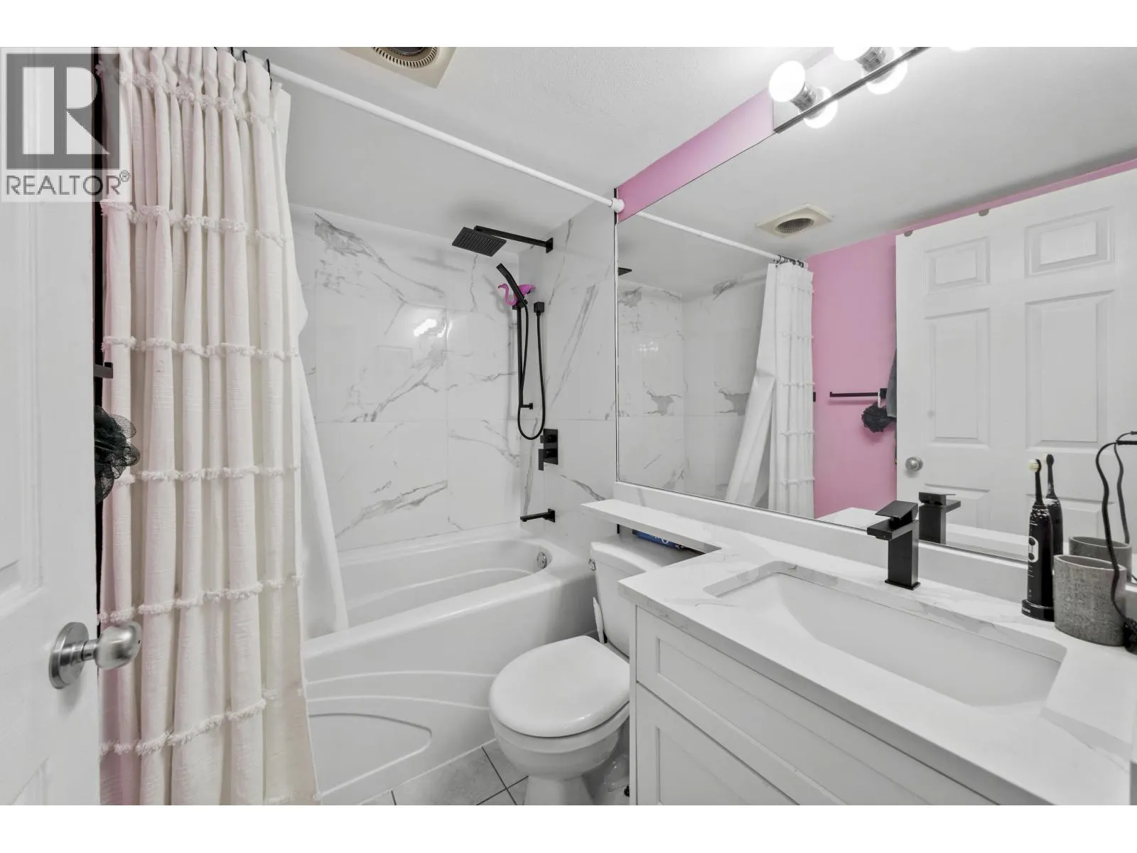 311 121 SHORELINE CIRCLE