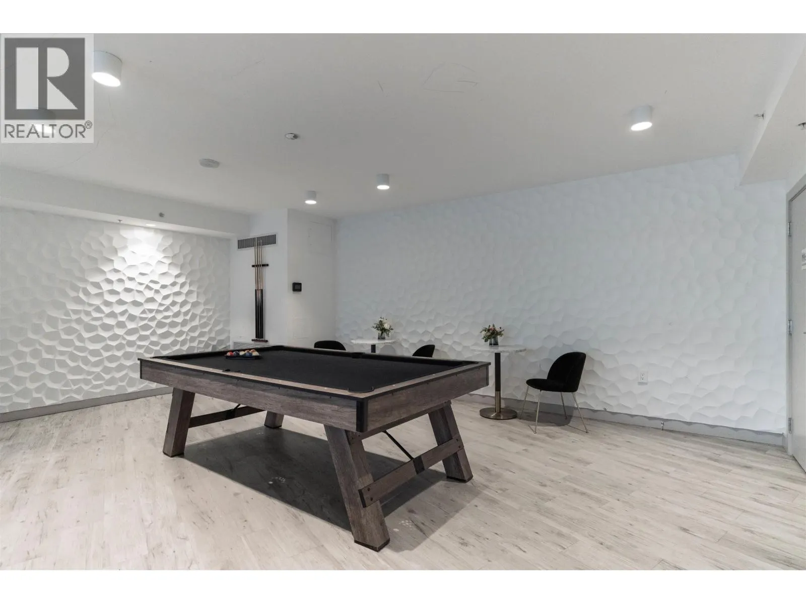 1204 5766 GILBERT ROAD