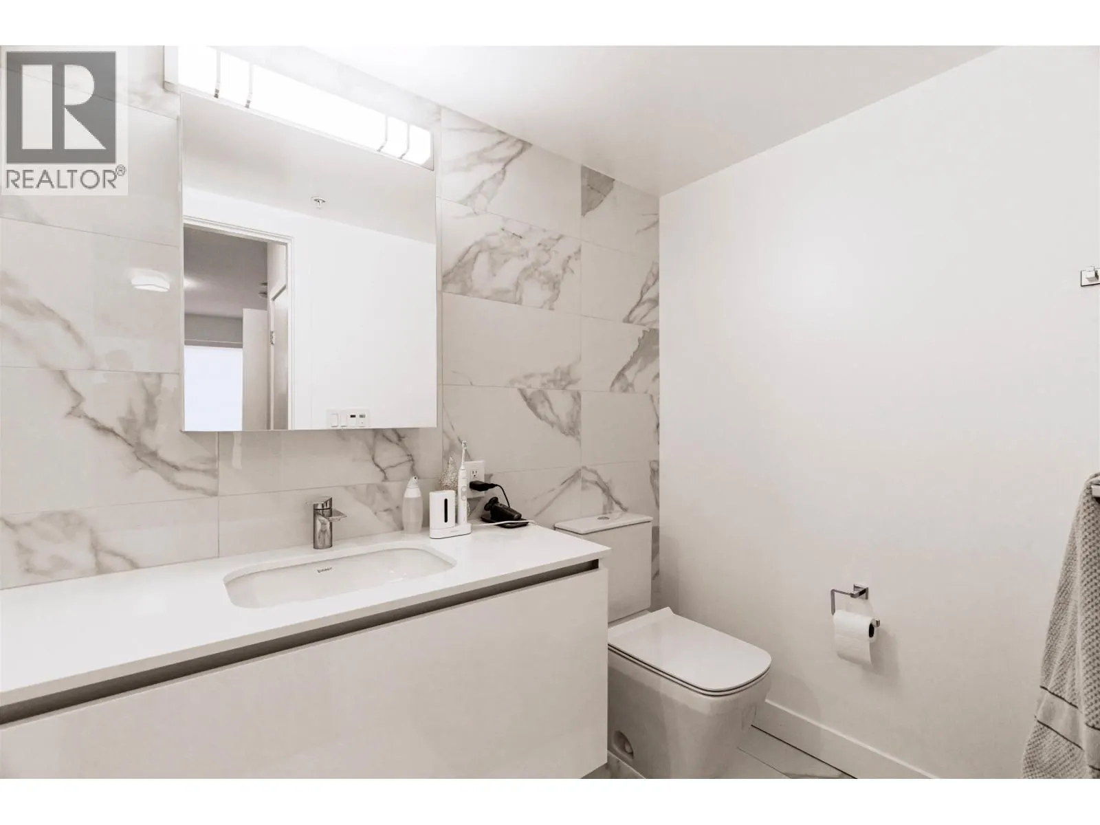 1204 5766 GILBERT ROAD