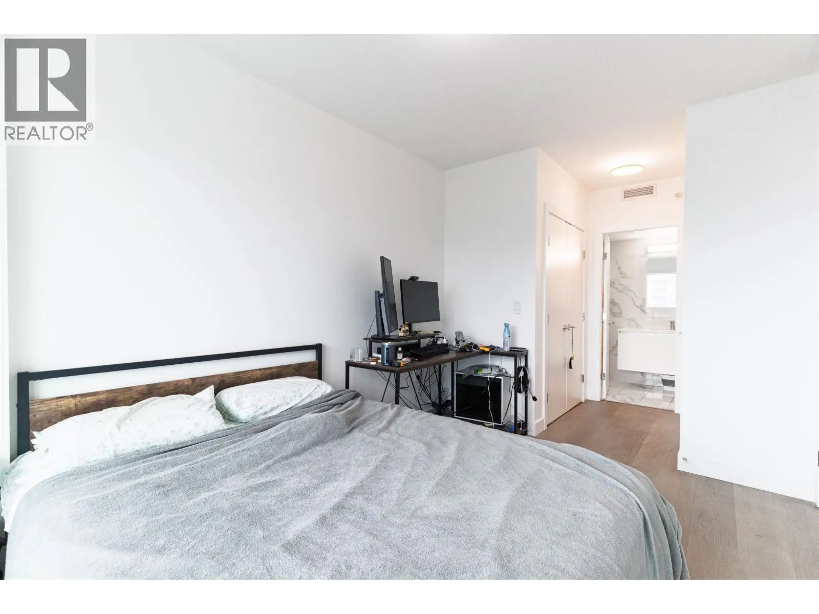 1204 5766 GILBERT ROAD