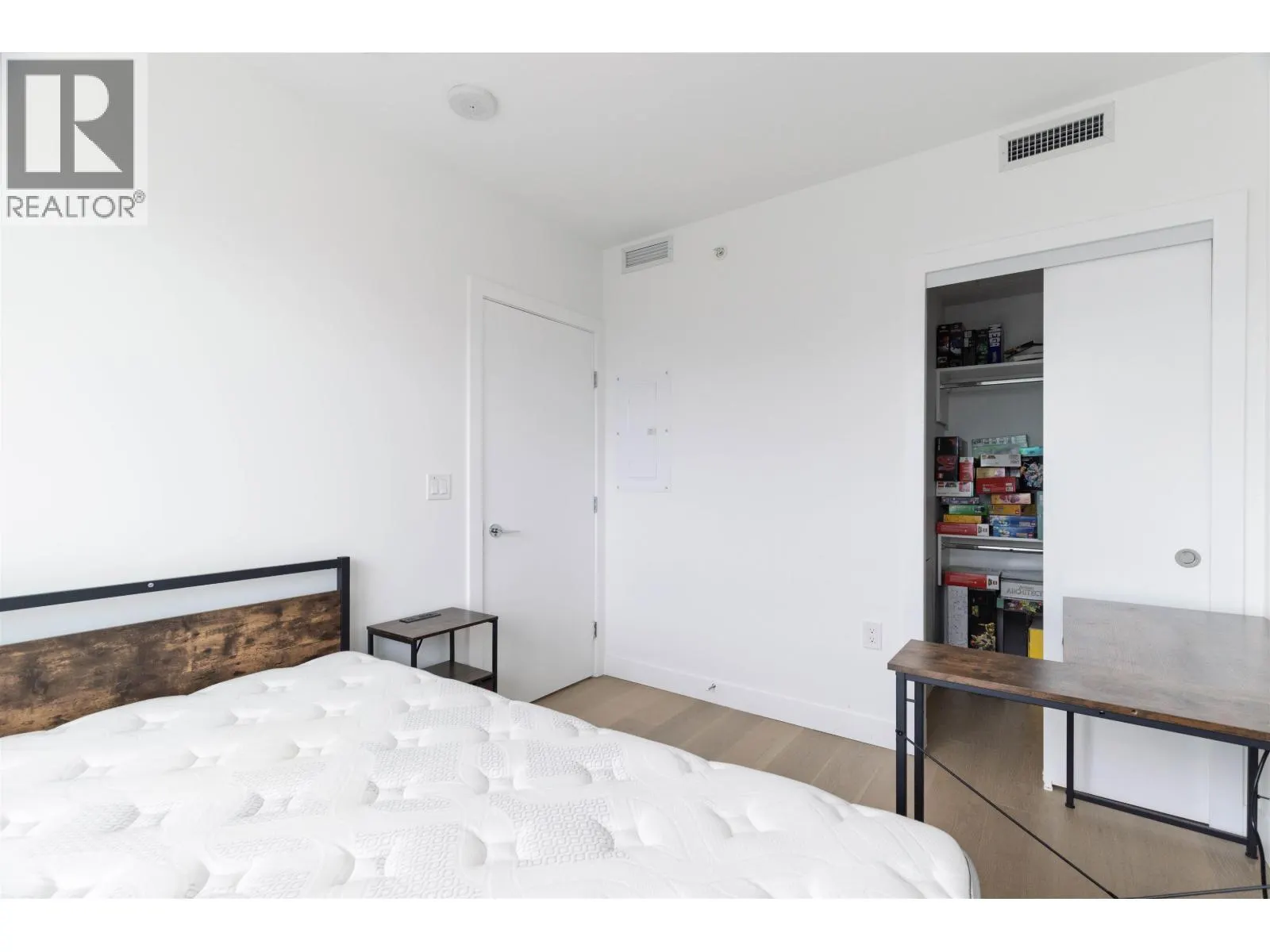 1204 5766 GILBERT ROAD