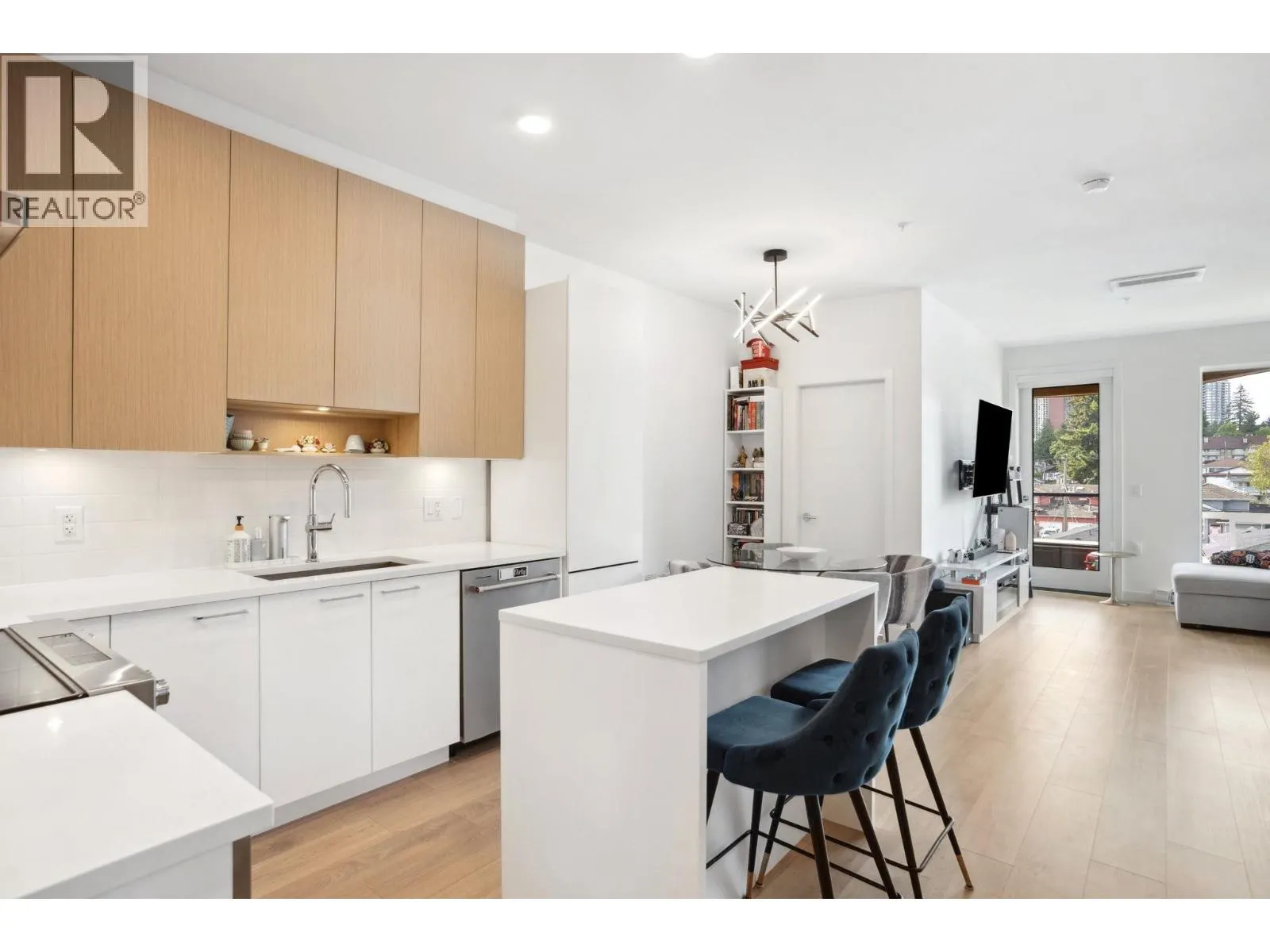 420 7599 15TH STREET
