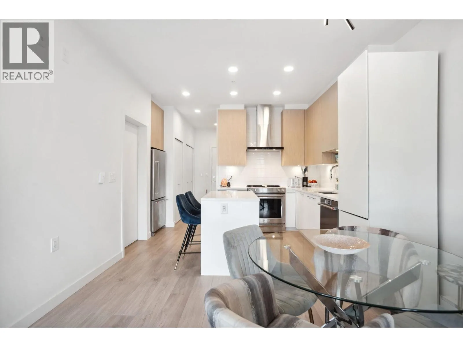 420 7599 15TH STREET