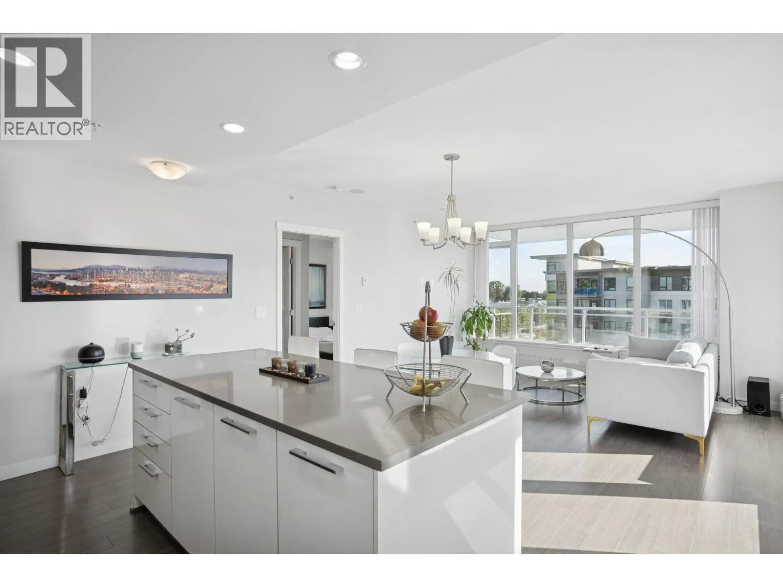 605 3281 E KENT AVENUE NORTH