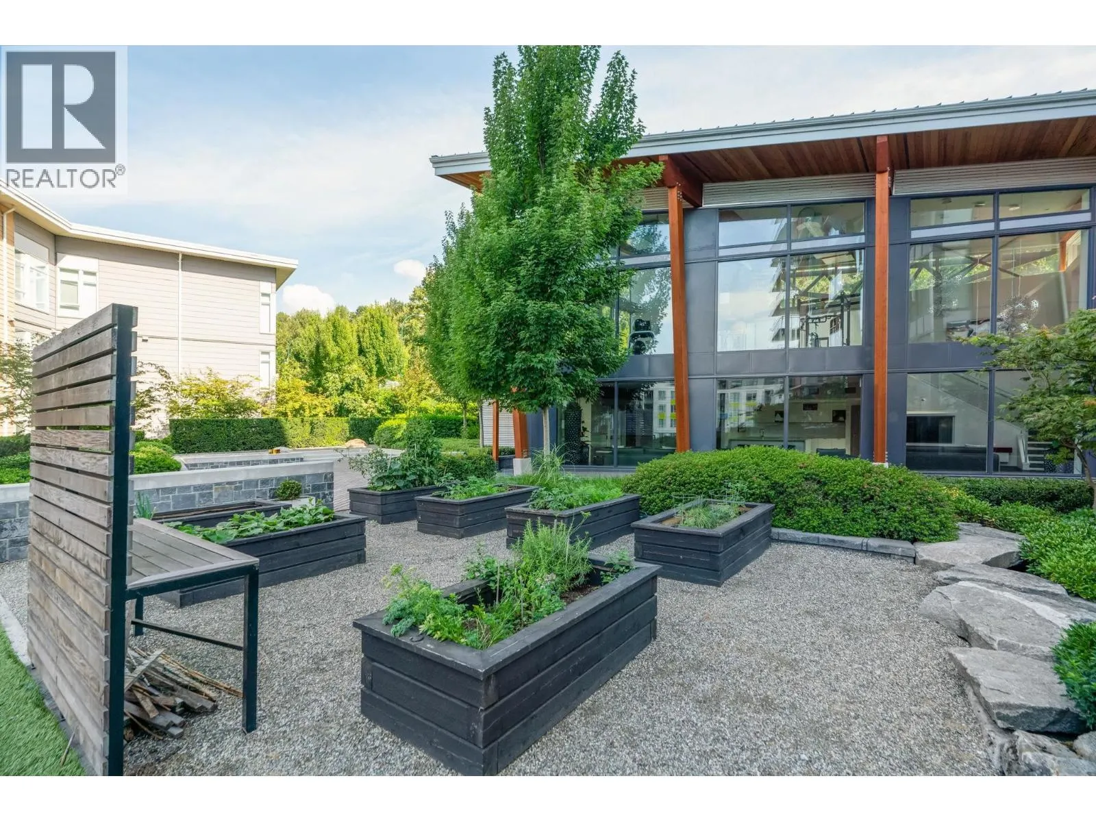 605 3281 E KENT AVENUE NORTH