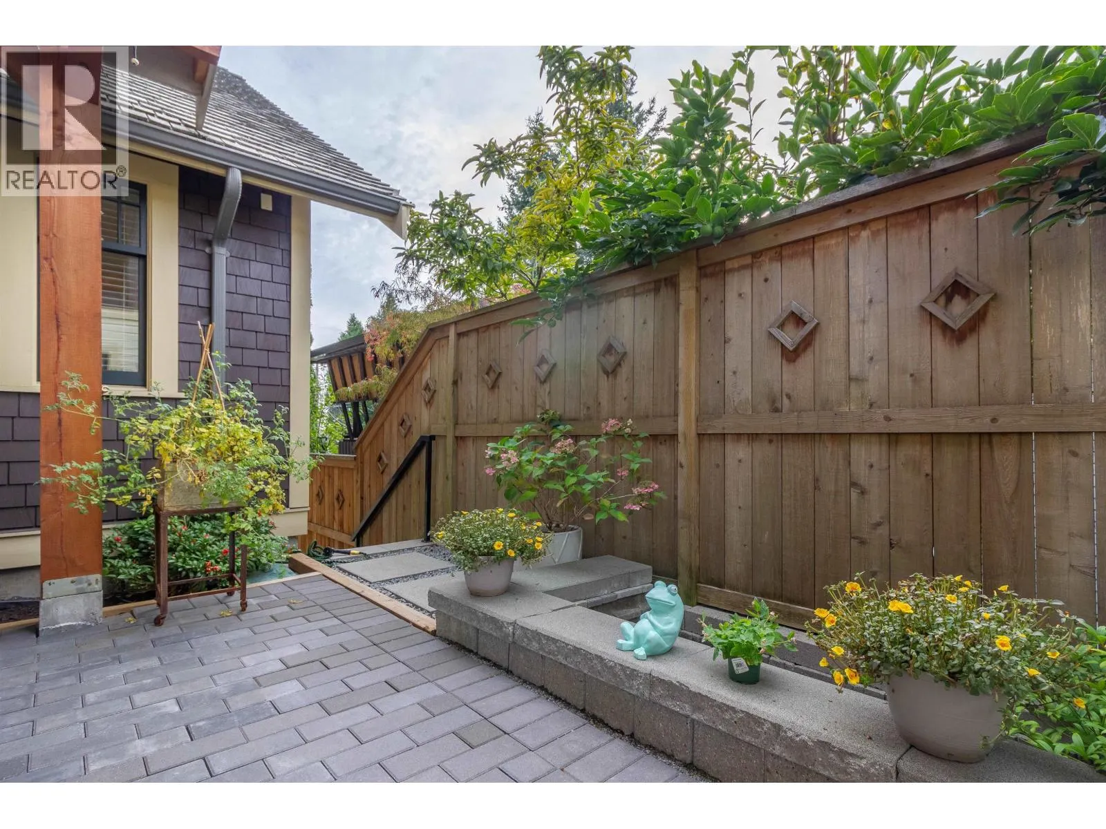 903 WALLS AVENUE