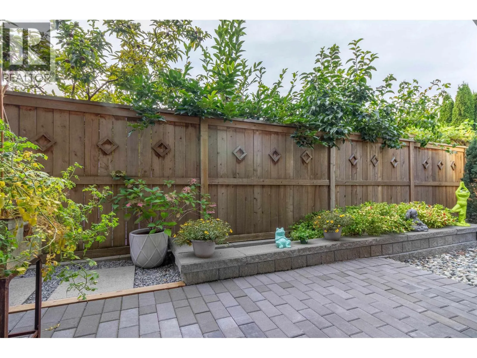 903 WALLS AVENUE