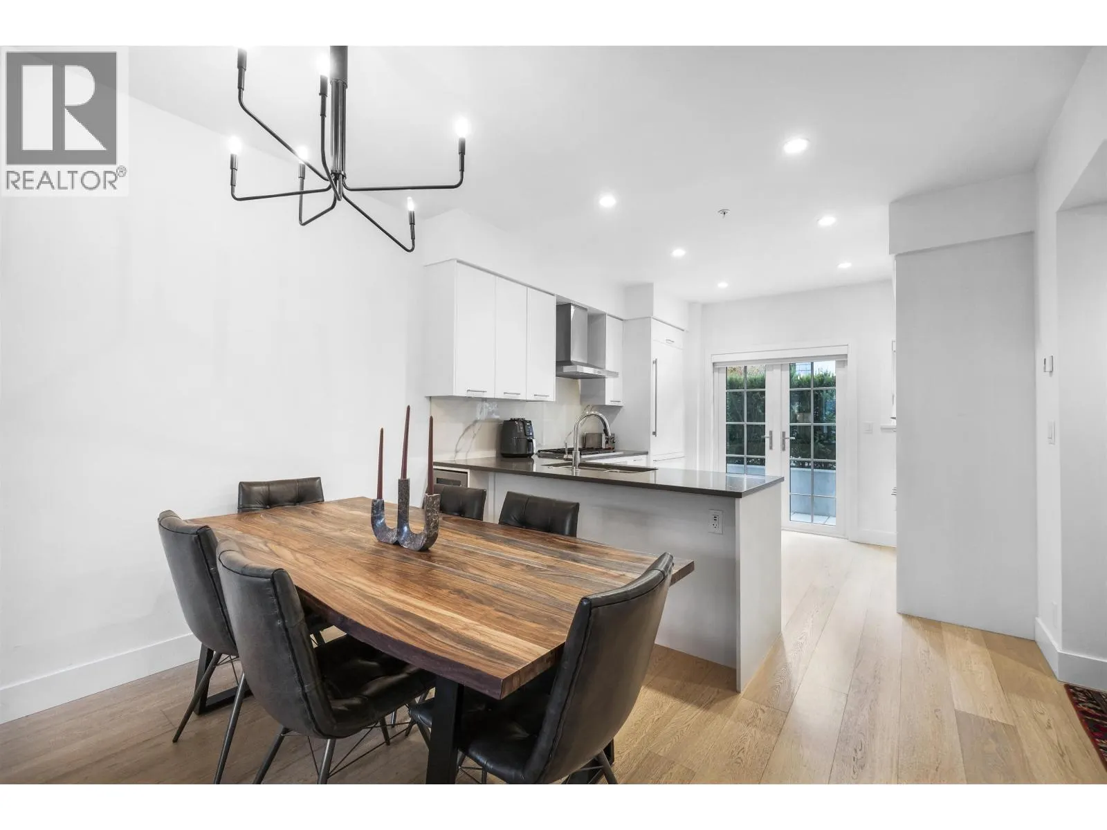 5 1133 RIDGEWOOD DRIVE