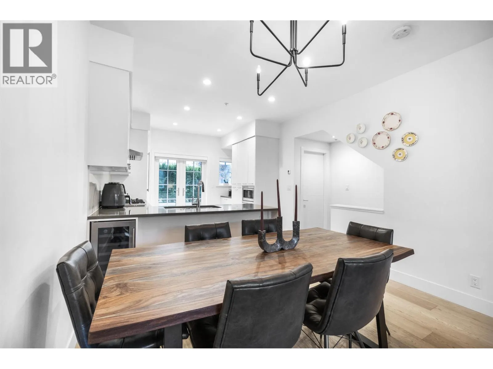 5 1133 RIDGEWOOD DRIVE