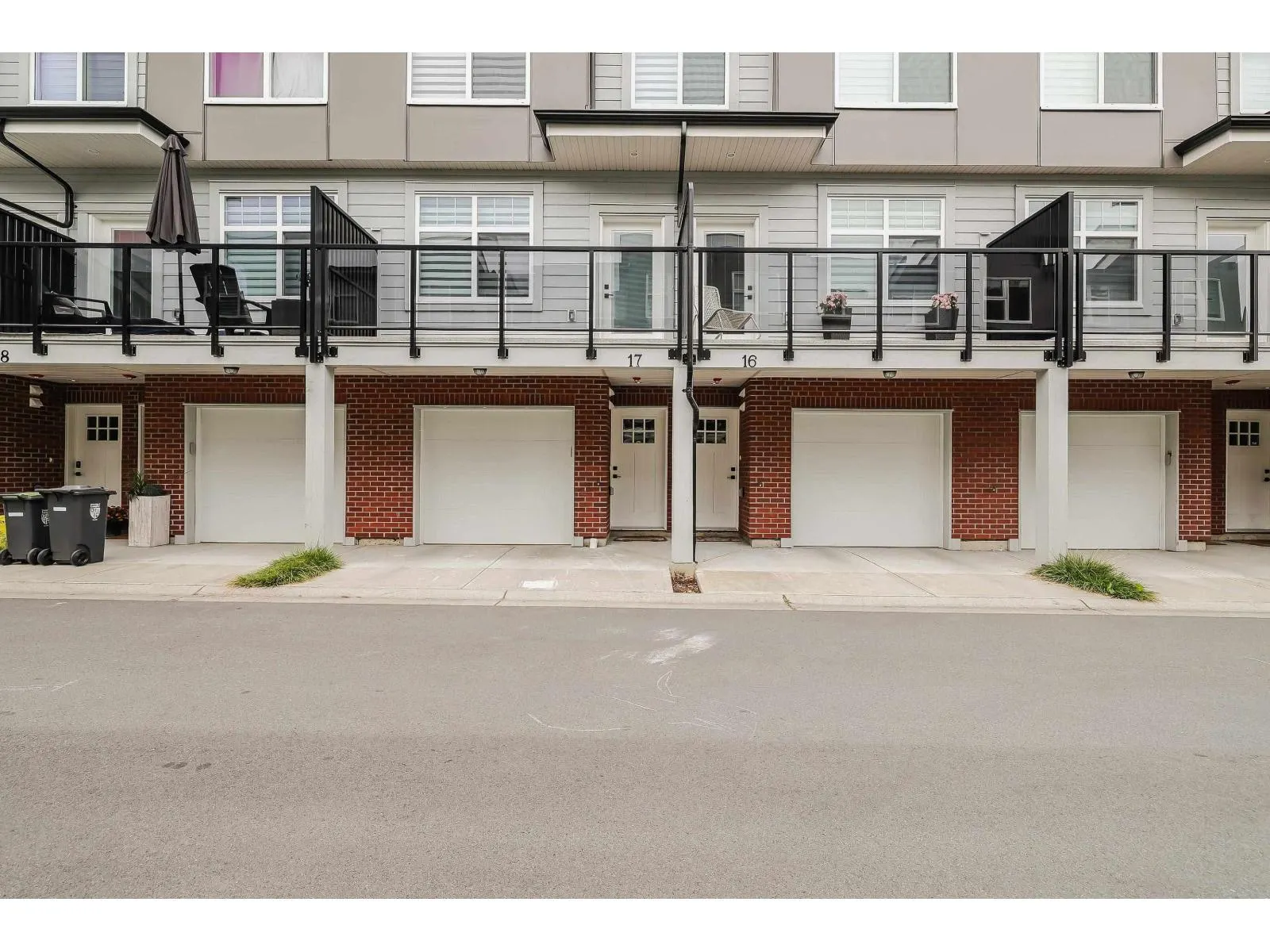 #17 22334 48 AVENUE