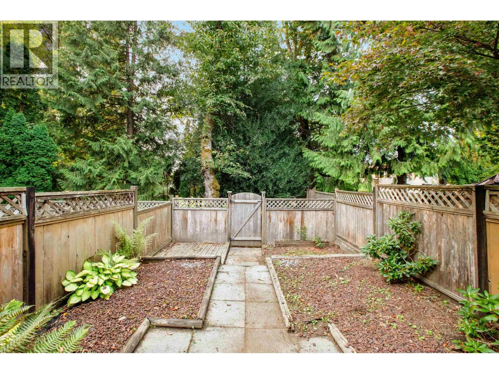 22 12122 SCHMIDT CRESCENT
