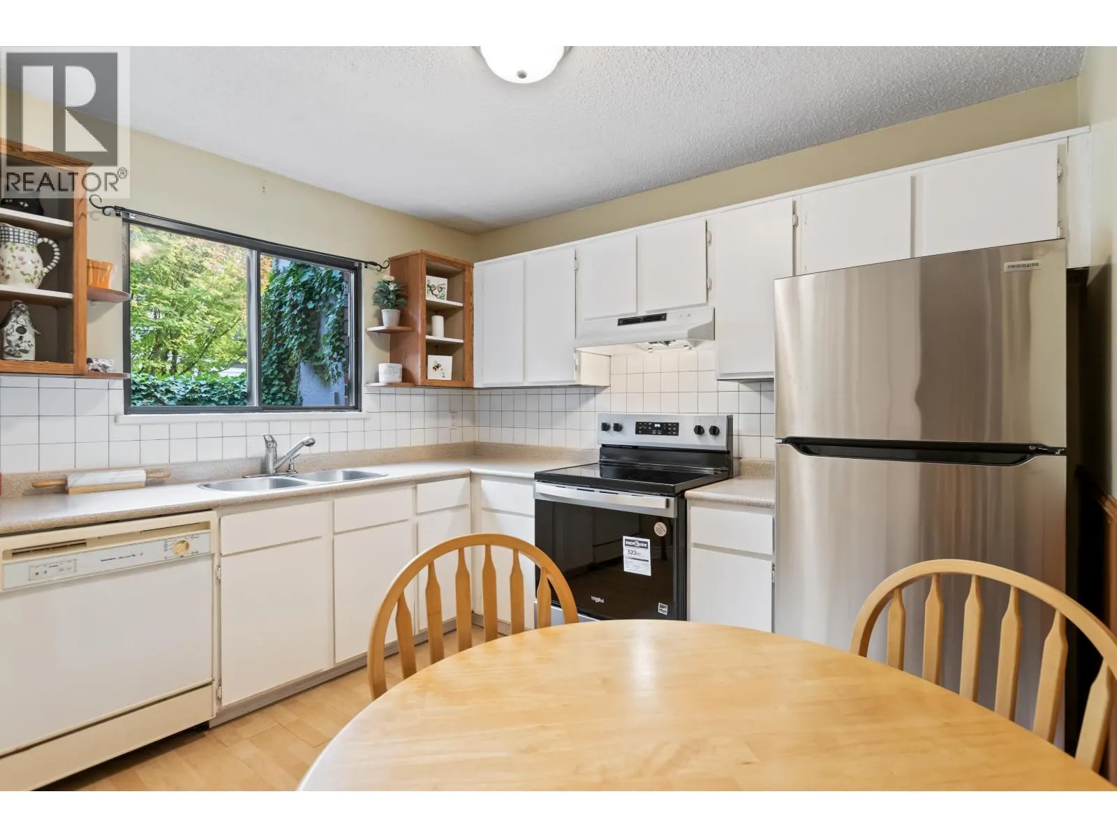 22 12122 SCHMIDT CRESCENT