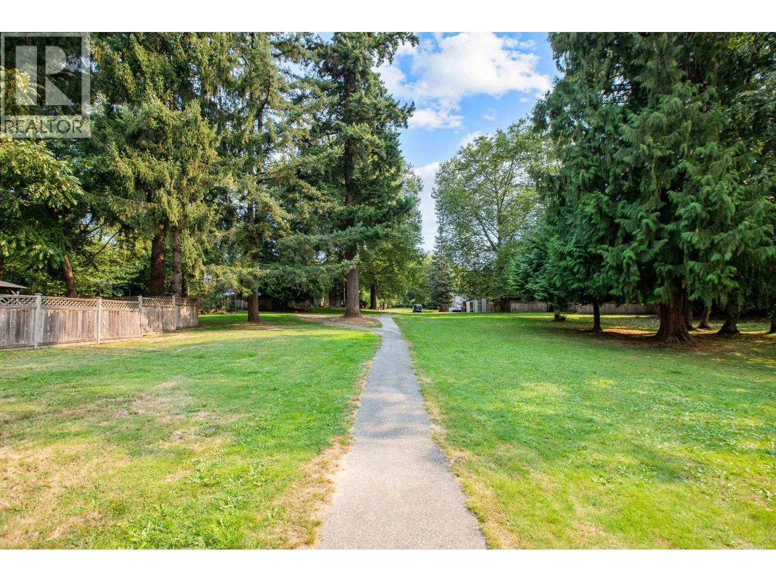22 12122 SCHMIDT CRESCENT