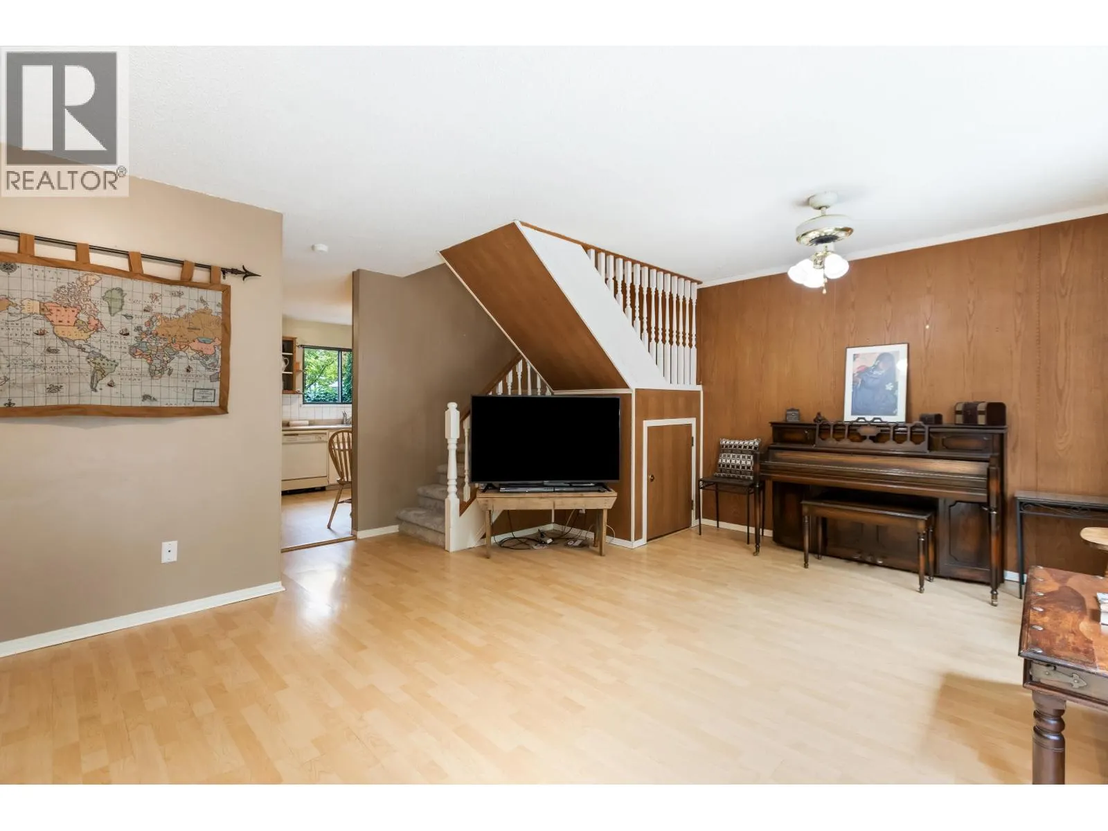 22 12122 SCHMIDT CRESCENT
