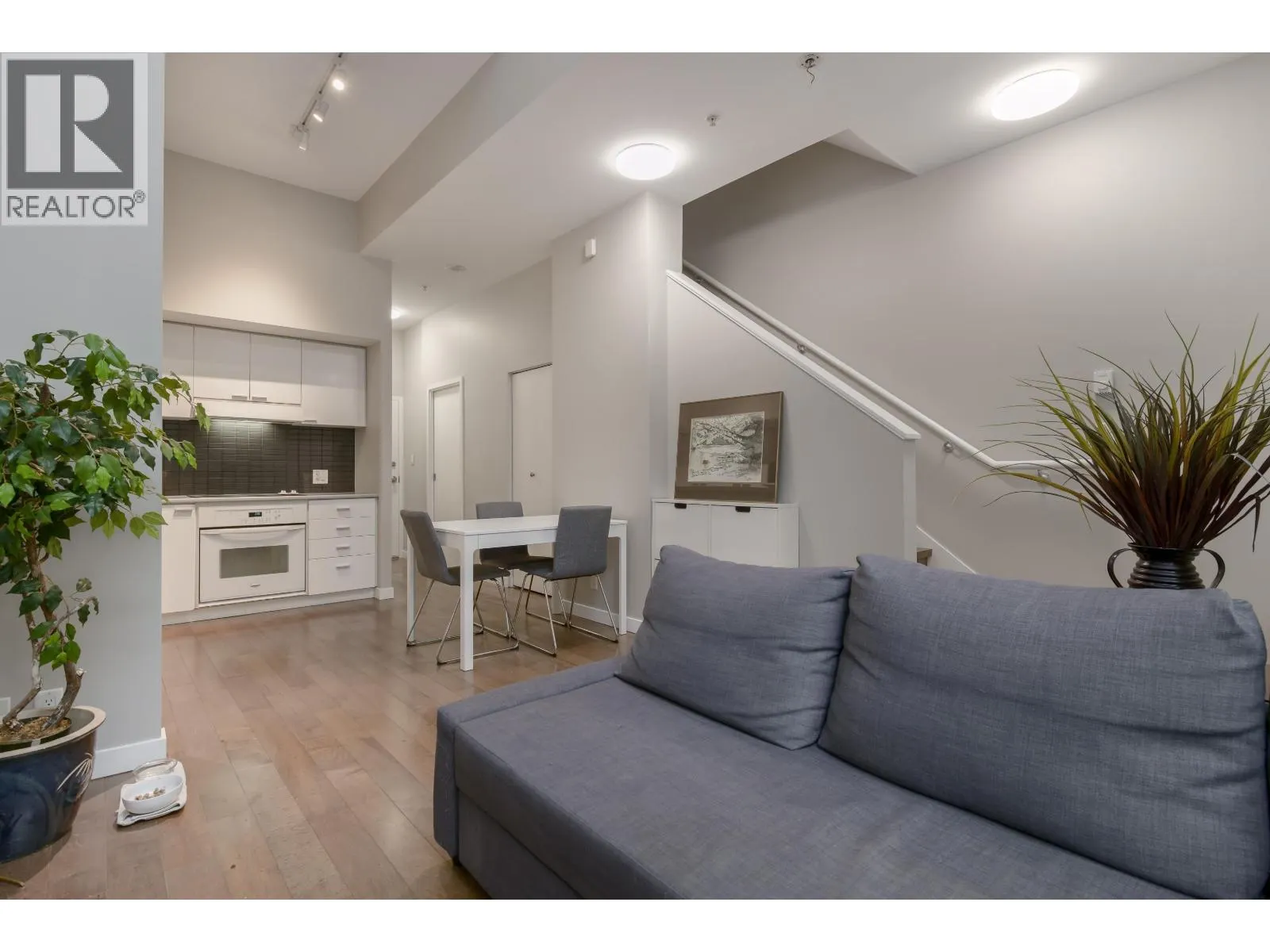 128 DUNSMUIR STREET