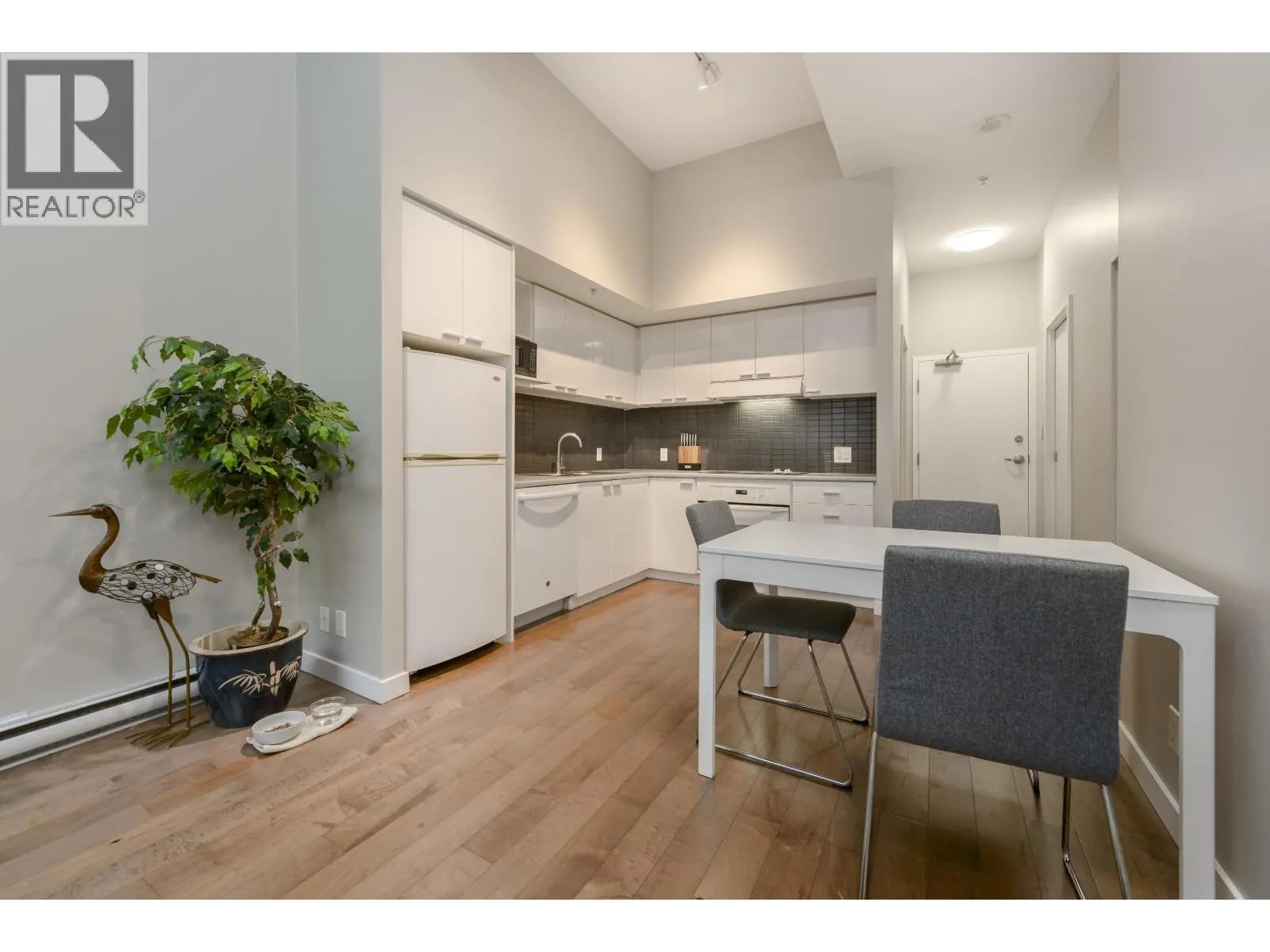 128 DUNSMUIR STREET