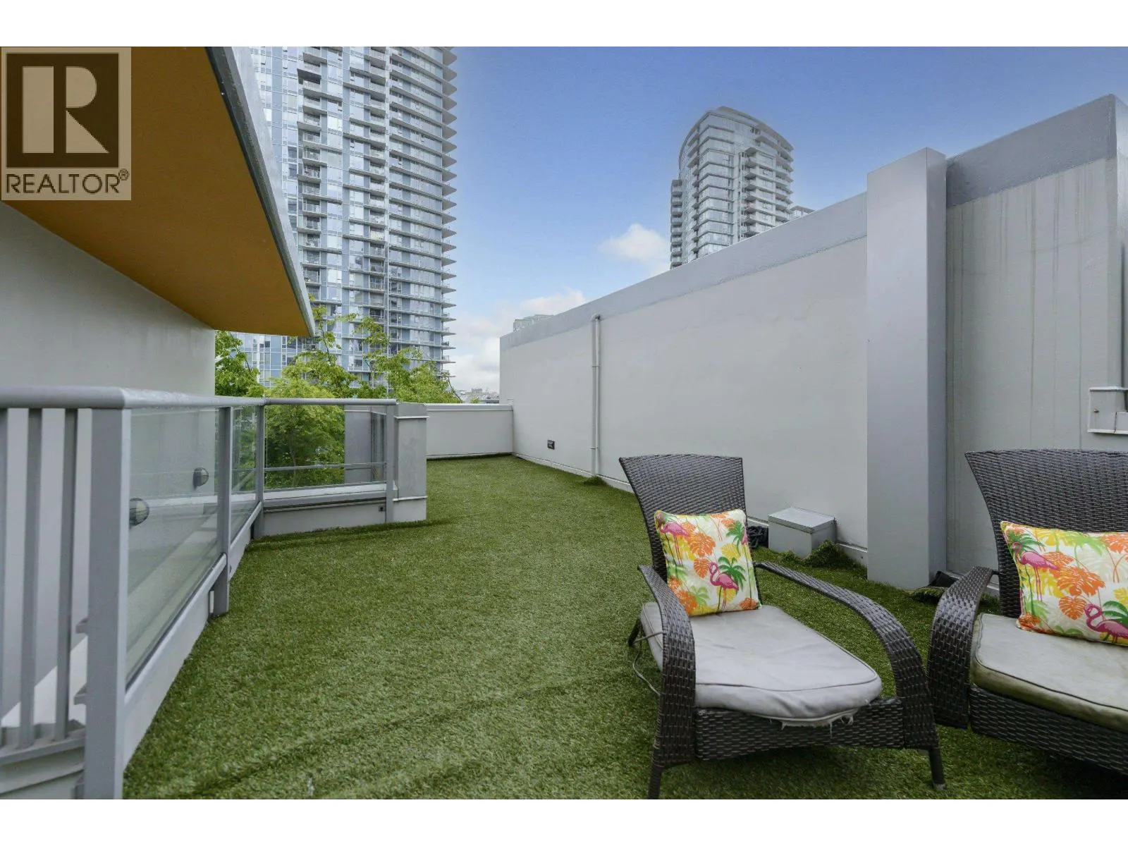 128 DUNSMUIR STREET