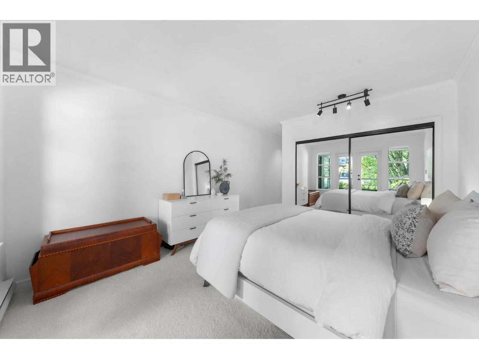 204 3151 WOODBINE DRIVE
