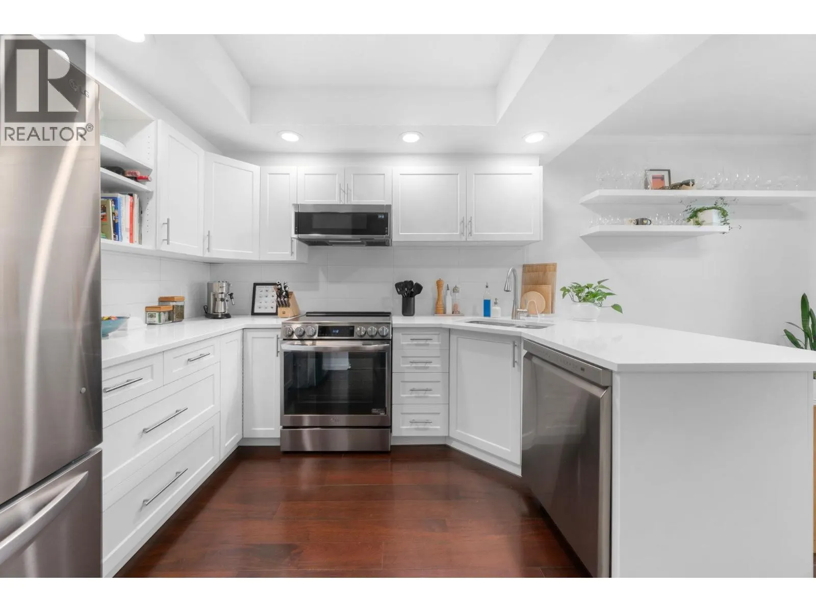 204 3151 WOODBINE DRIVE