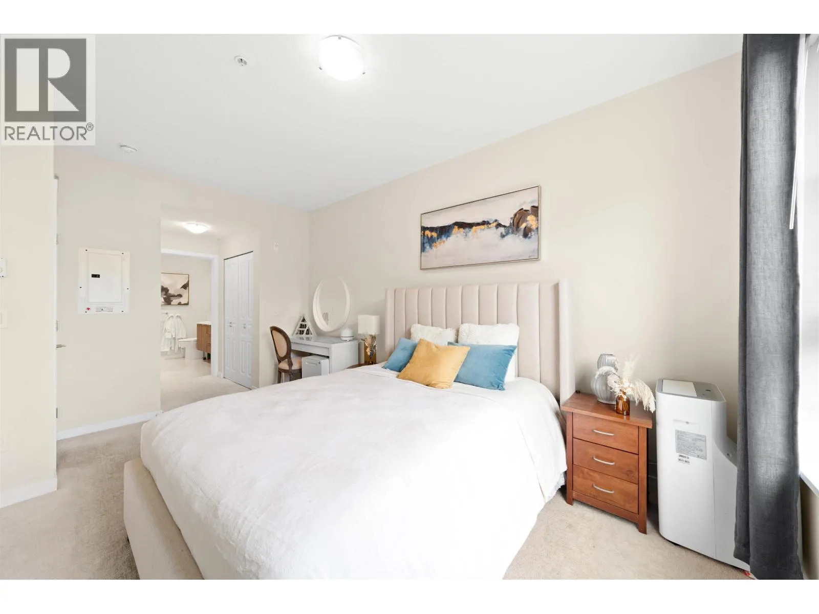 306 1152 WINDSOR MEWS