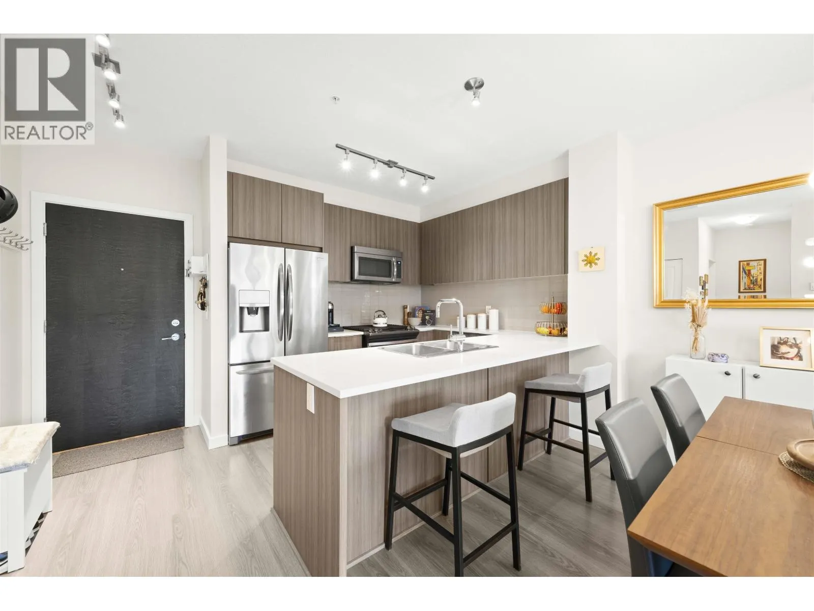 306 1152 WINDSOR MEWS