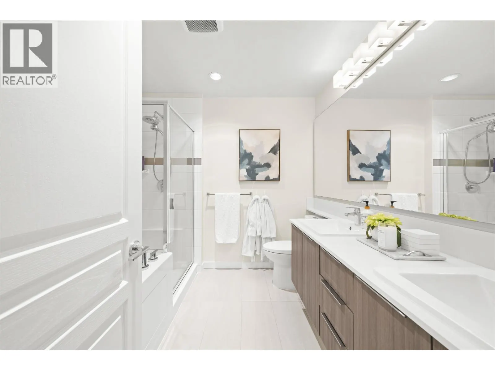 306 1152 WINDSOR MEWS
