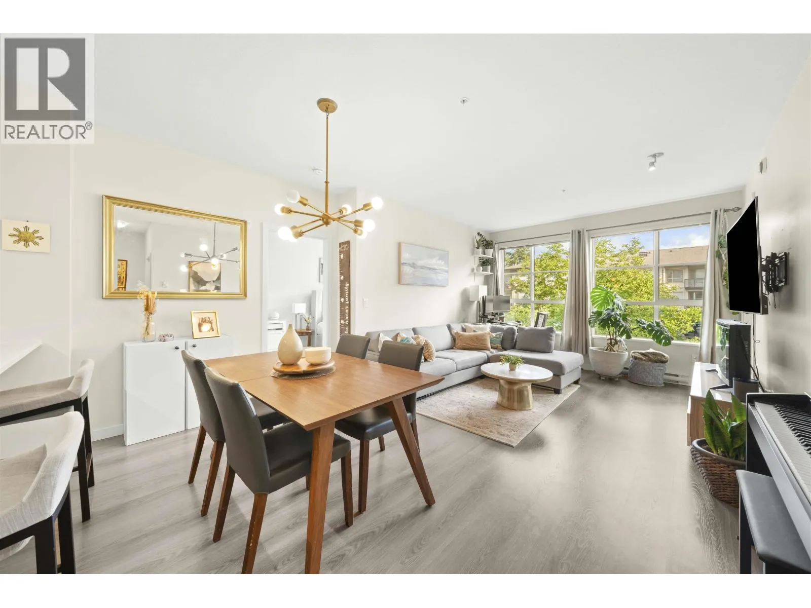 306 1152 WINDSOR MEWS