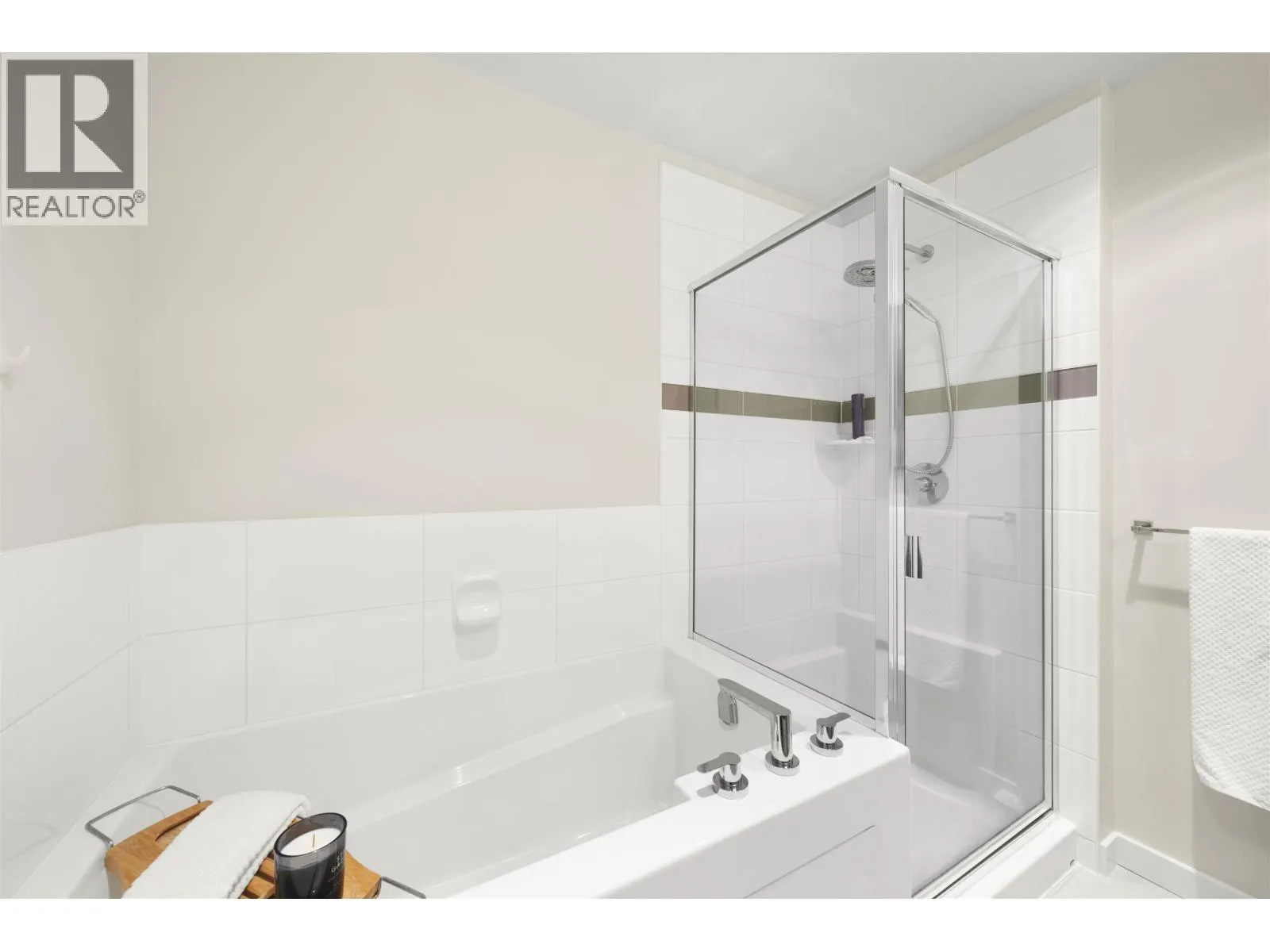 306 1152 WINDSOR MEWS
