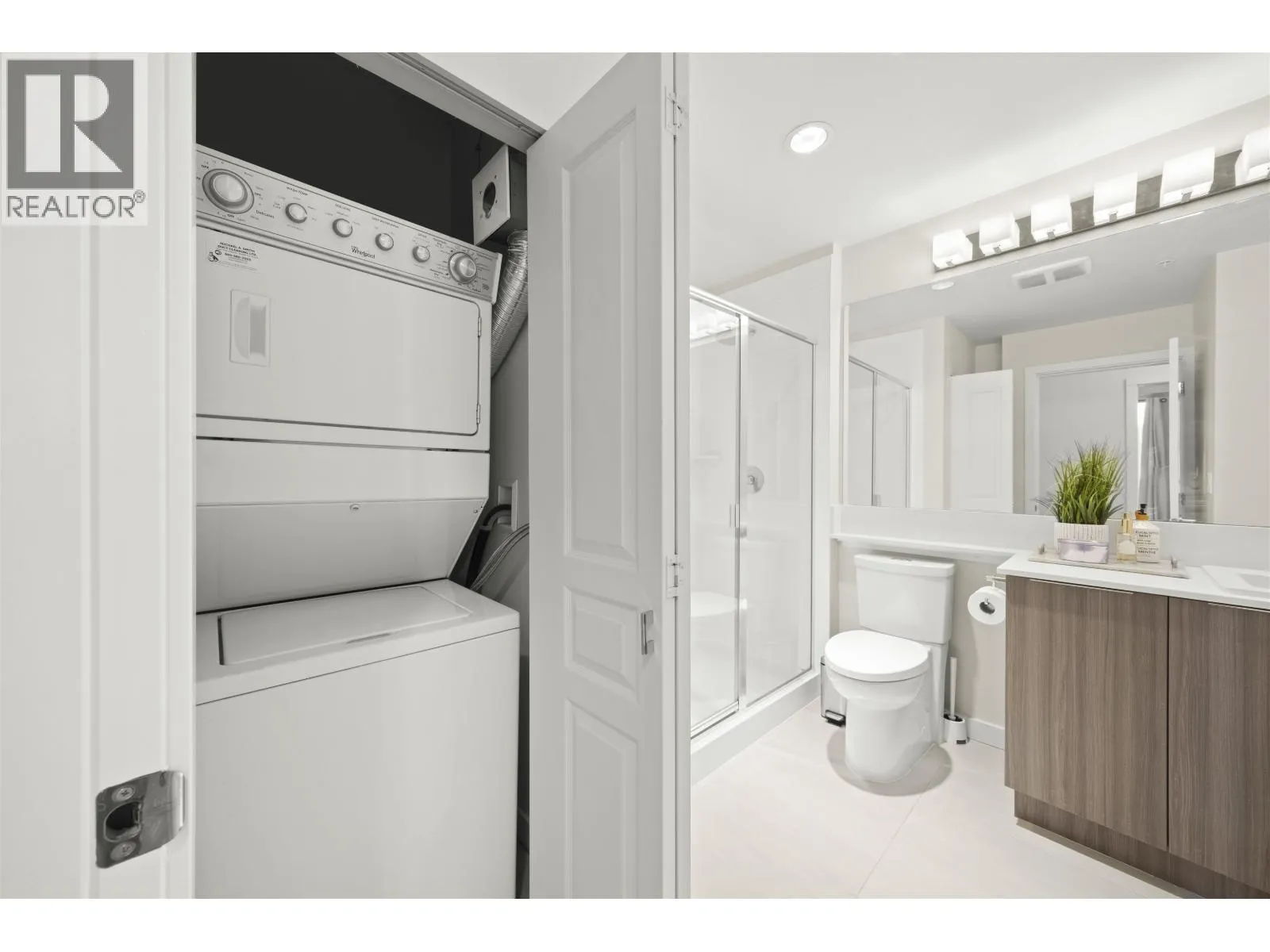 306 1152 WINDSOR MEWS