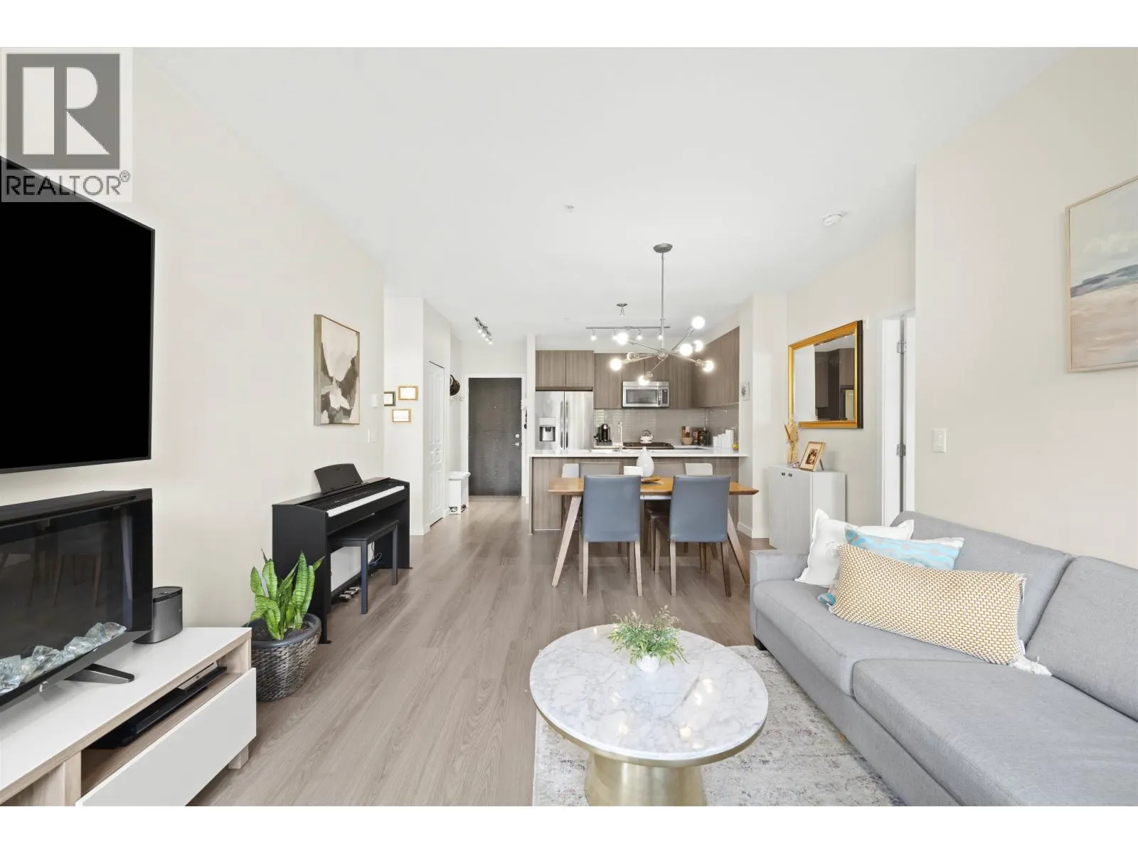 306 1152 WINDSOR MEWS