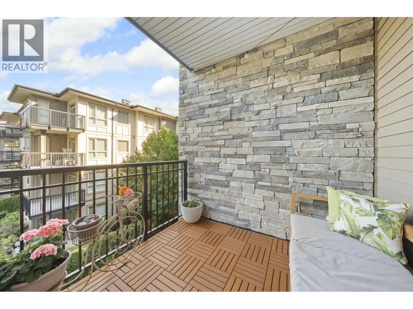 306 1152 WINDSOR MEWS