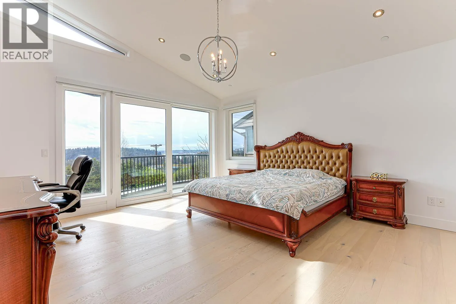 808 ESQUIMALT AVENUE