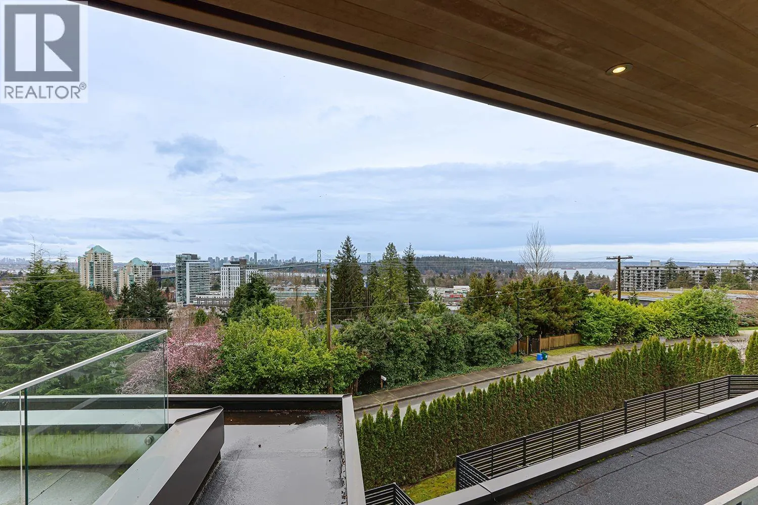 808 ESQUIMALT AVENUE