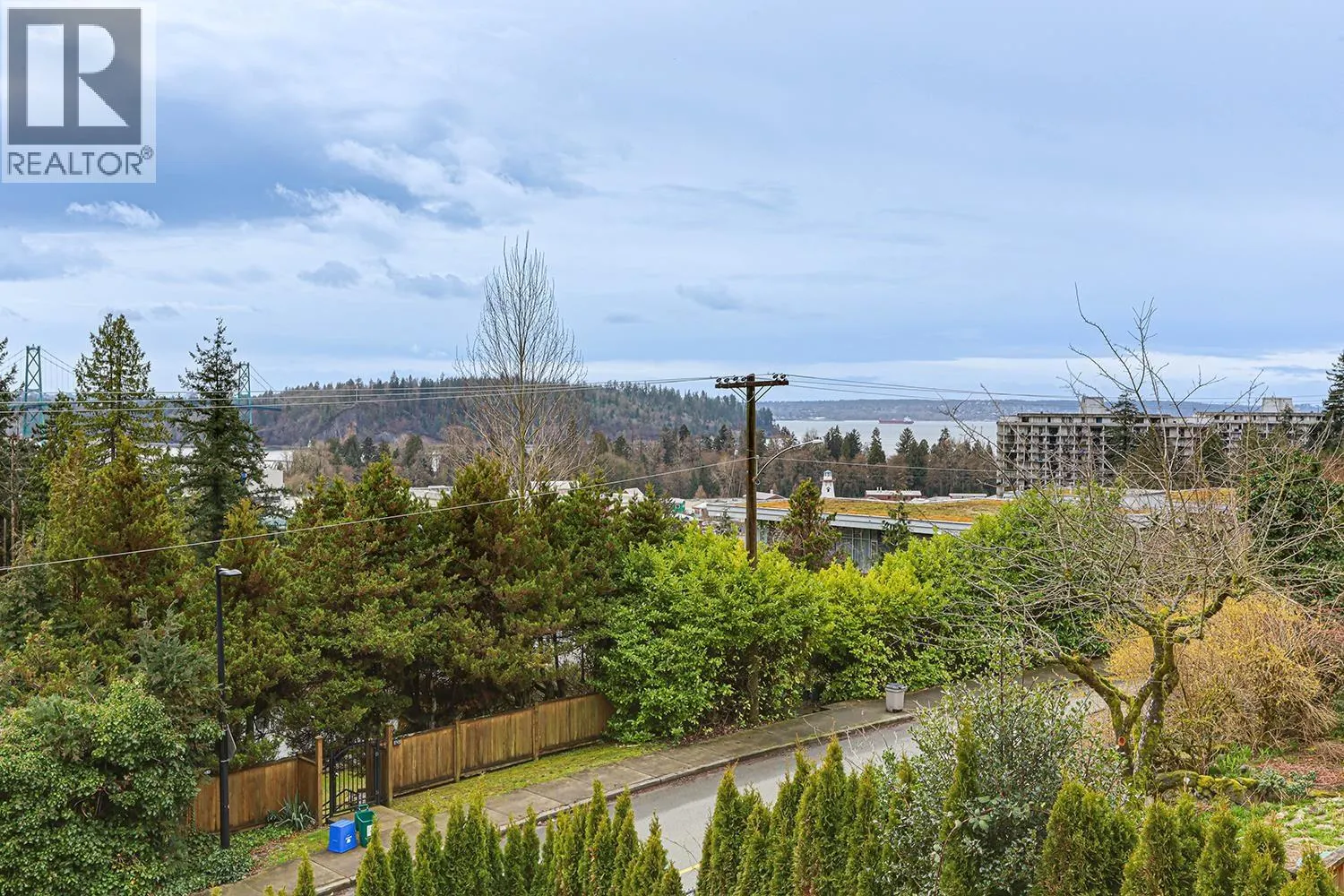 808 ESQUIMALT AVENUE