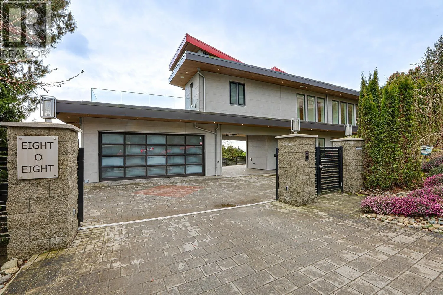808 ESQUIMALT AVENUE