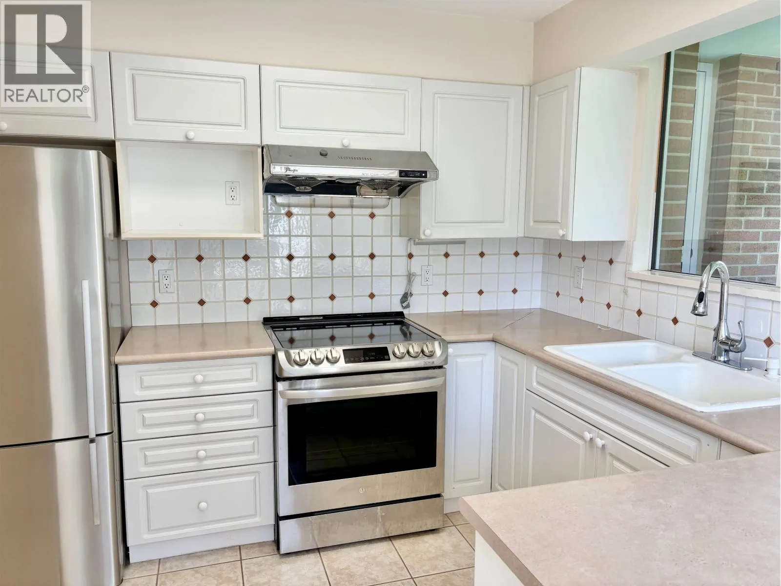 705 5615 HAMPTON PLACE